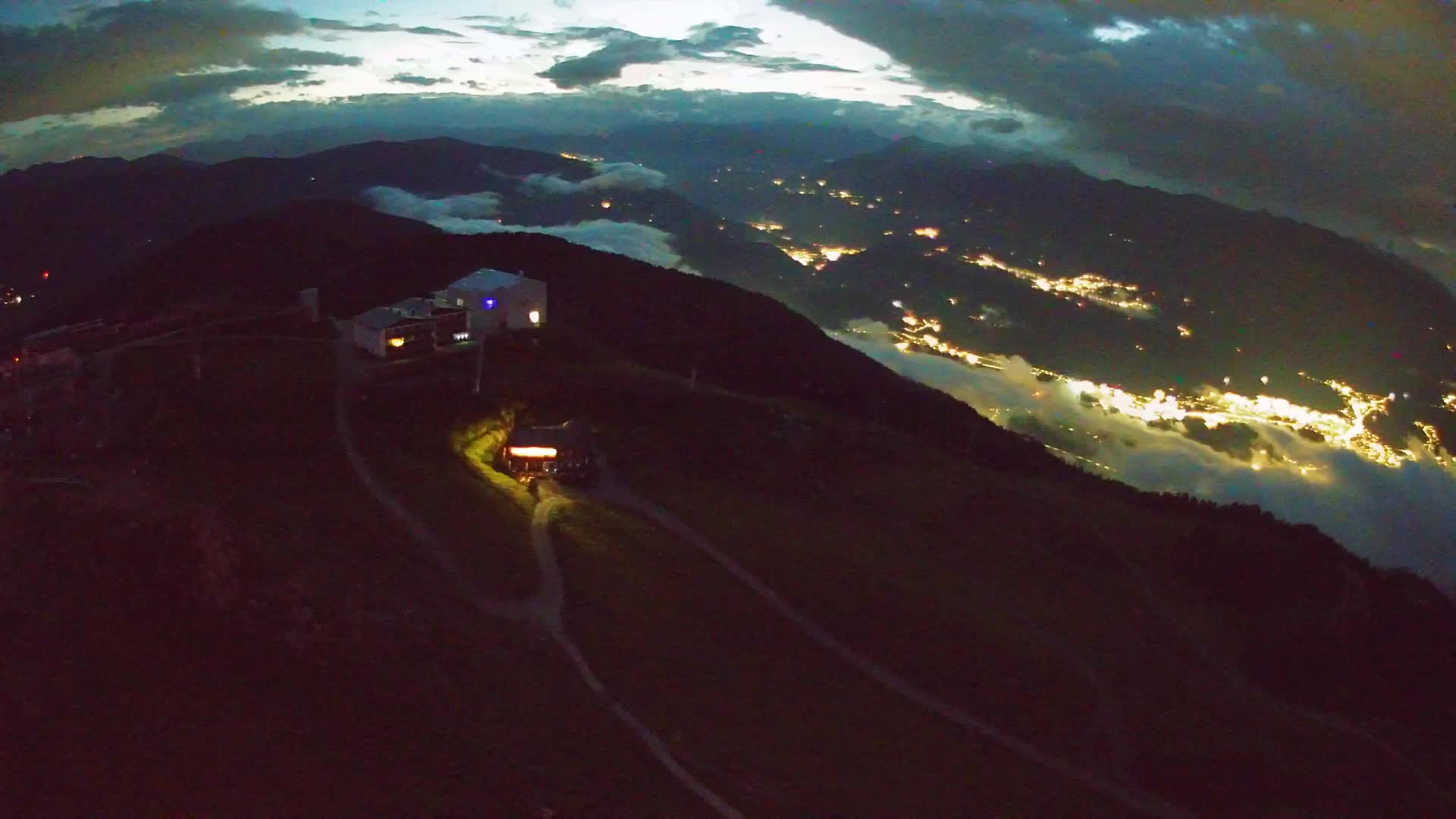 Cima estación de esquí Kronplatz | vista hacia Brunico