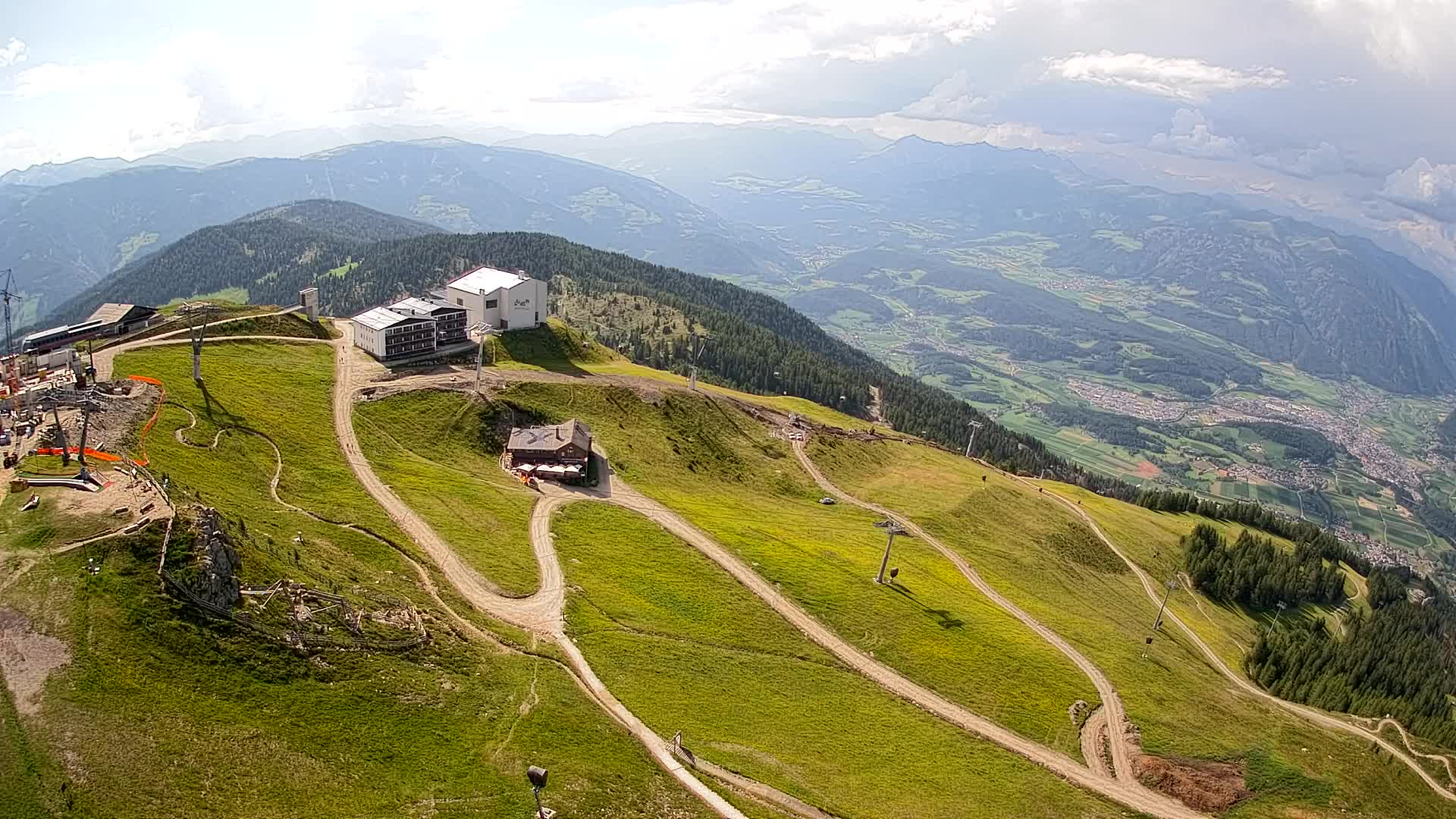 Cima estación de esquí Kronplatz | vista hacia Brunico