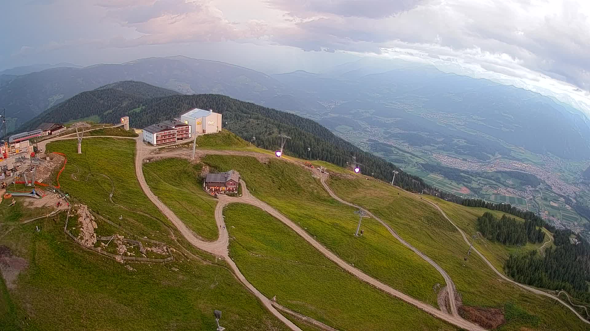 Cima estación de esquí Kronplatz | vista hacia Brunico