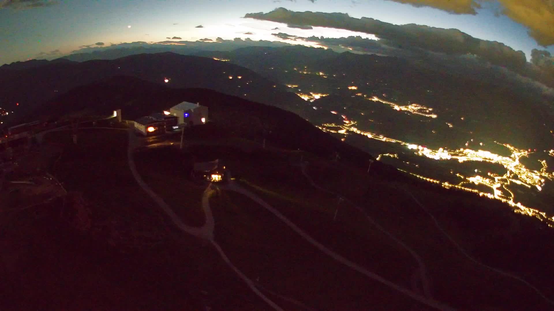 Cima estación de esquí Kronplatz | vista hacia Brunico