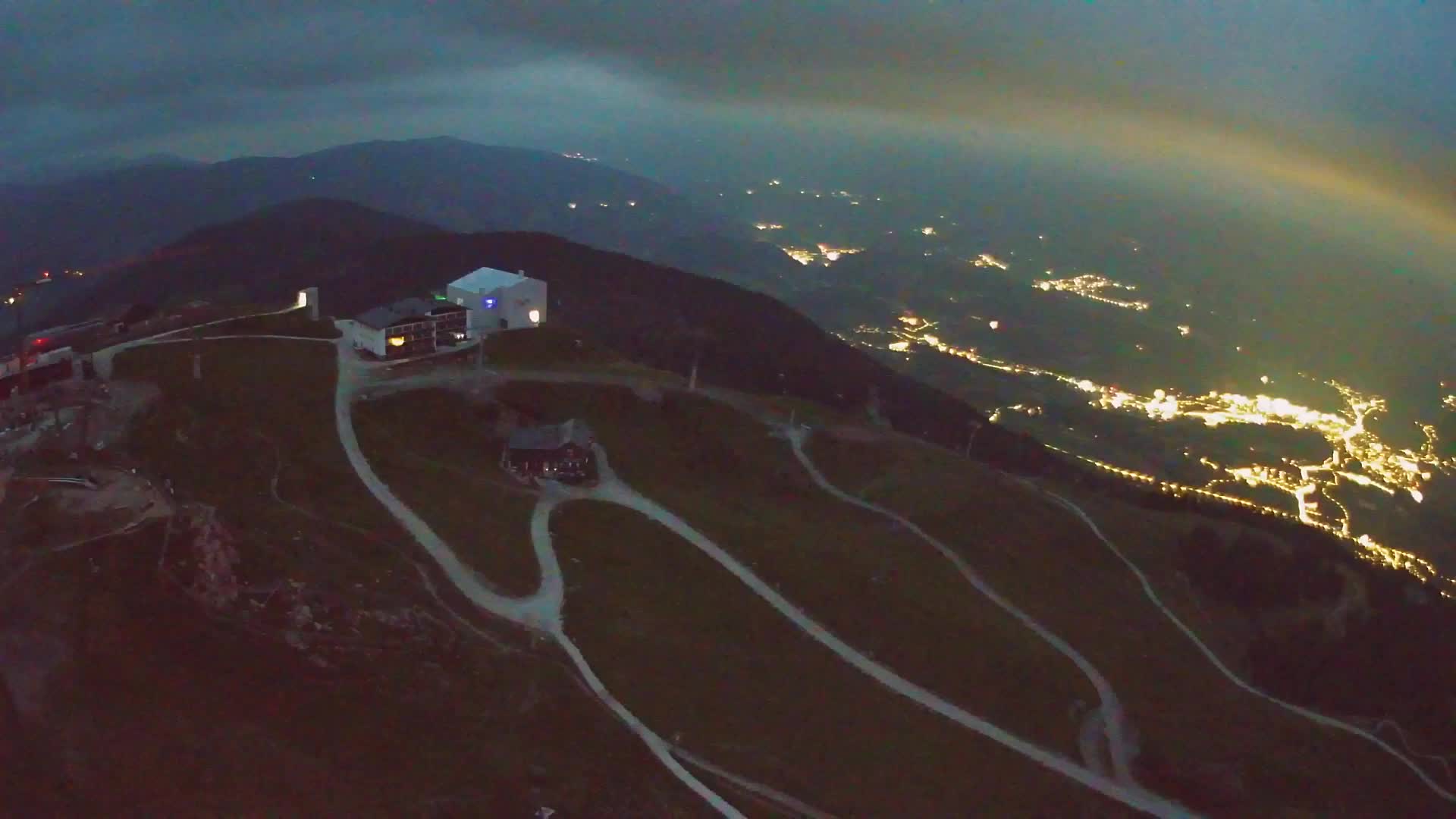 Cima estación de esquí Kronplatz | vista hacia Brunico
