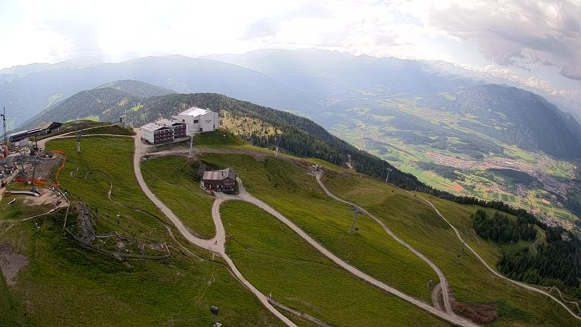 Cima estación de esquí Kronplatz | vista hacia Brunico