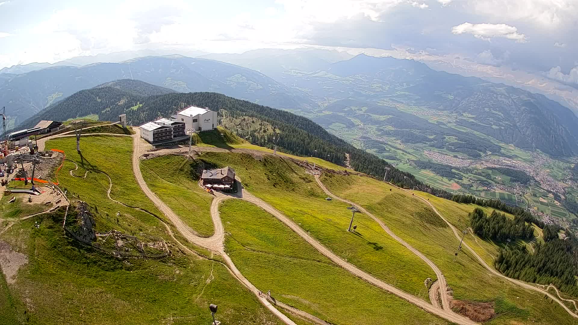 Cima estación de esquí Kronplatz | vista hacia Brunico