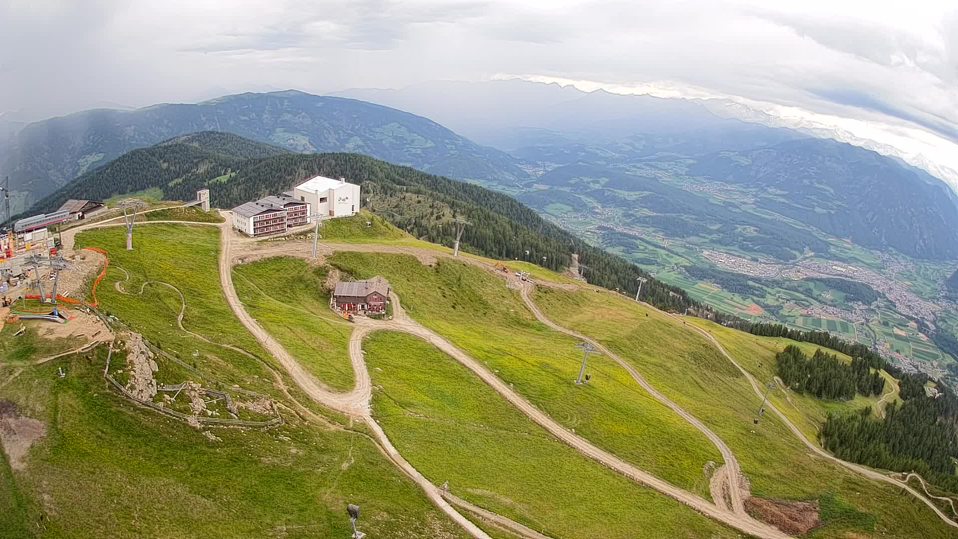 Cima estación de esquí Kronplatz | vista hacia Brunico