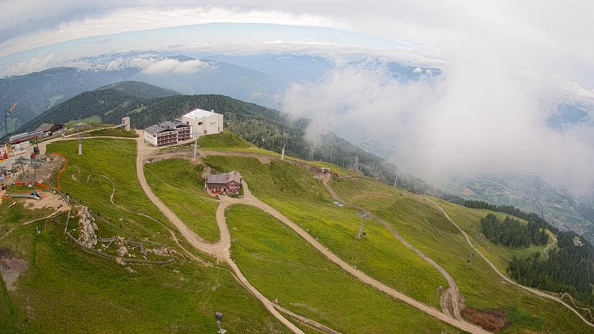 Cima estación de esquí Kronplatz | vista hacia Brunico
