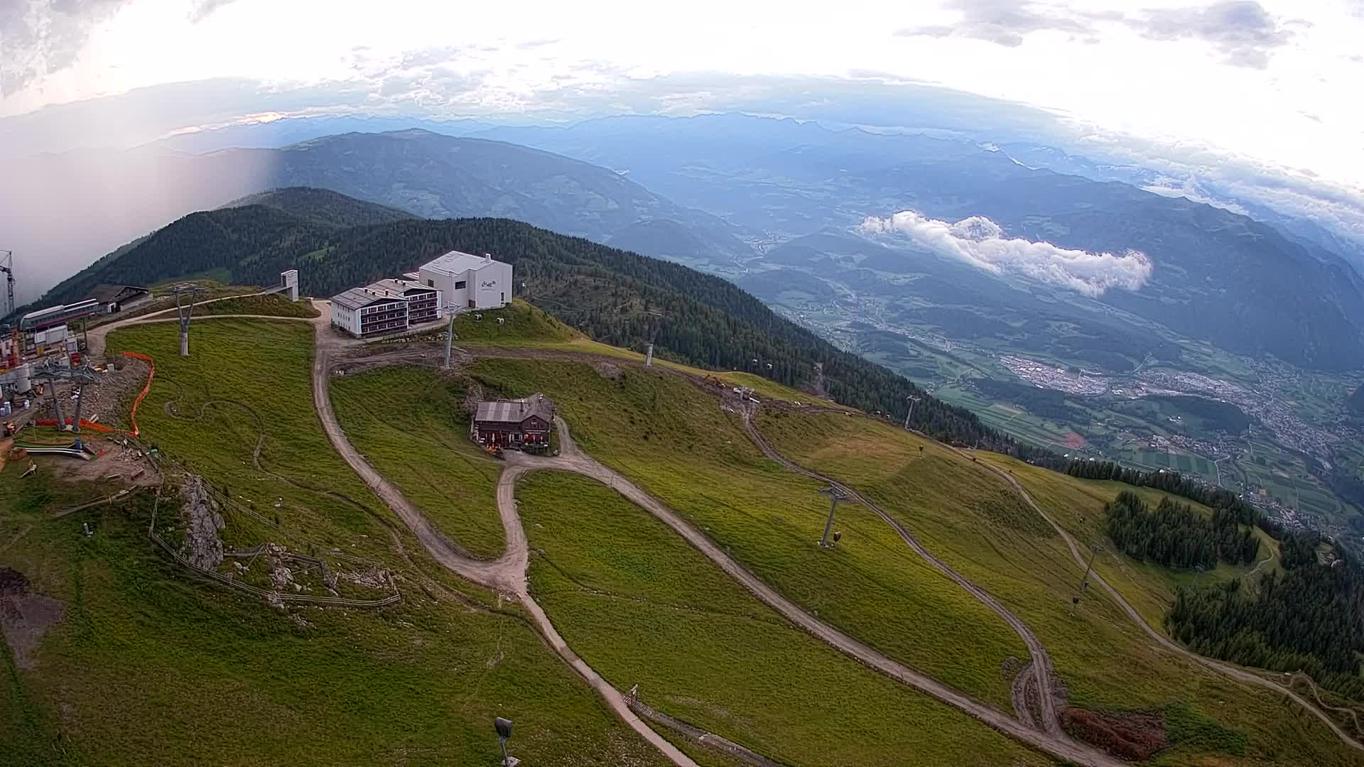 Cima estación de esquí Kronplatz | vista hacia Brunico