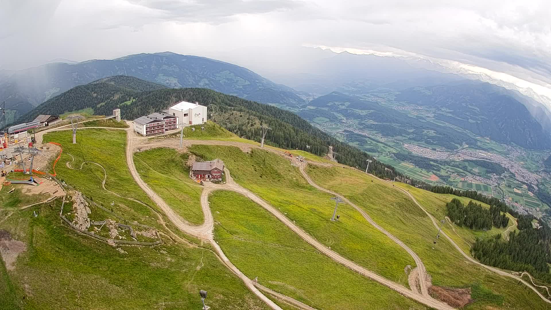 Stazione sciistica di Plan de Corones | vista su Brunico