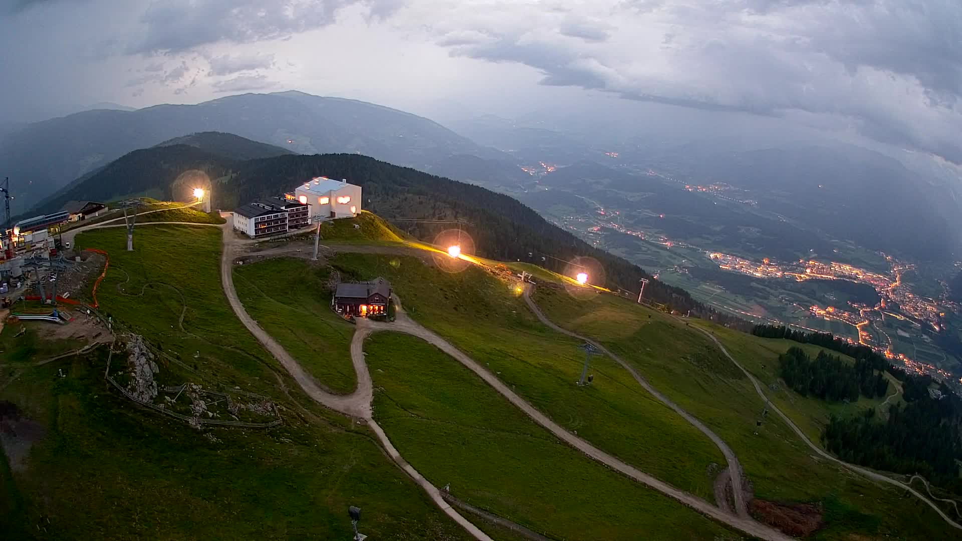 Cima estación de esquí Kronplatz | vista hacia Brunico
