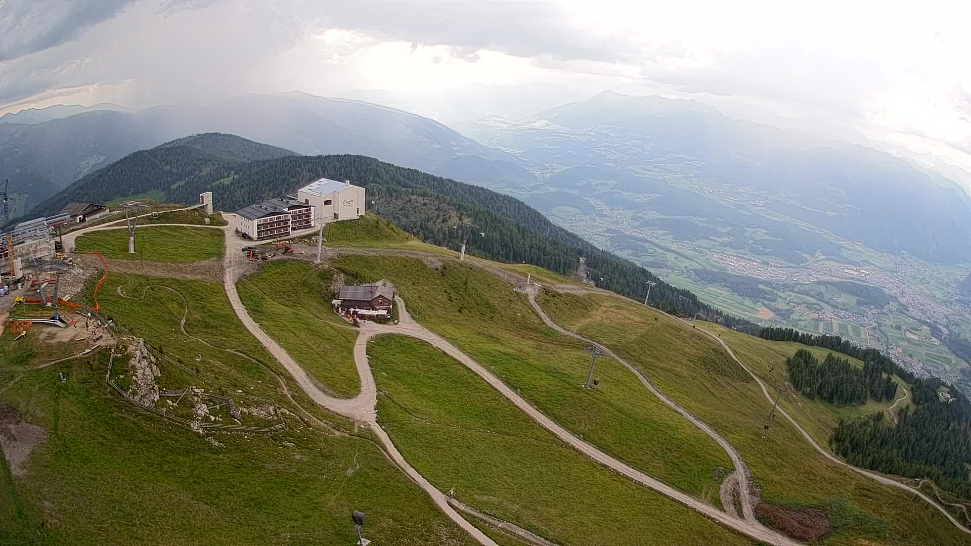Cima estación de esquí Kronplatz | vista hacia Brunico