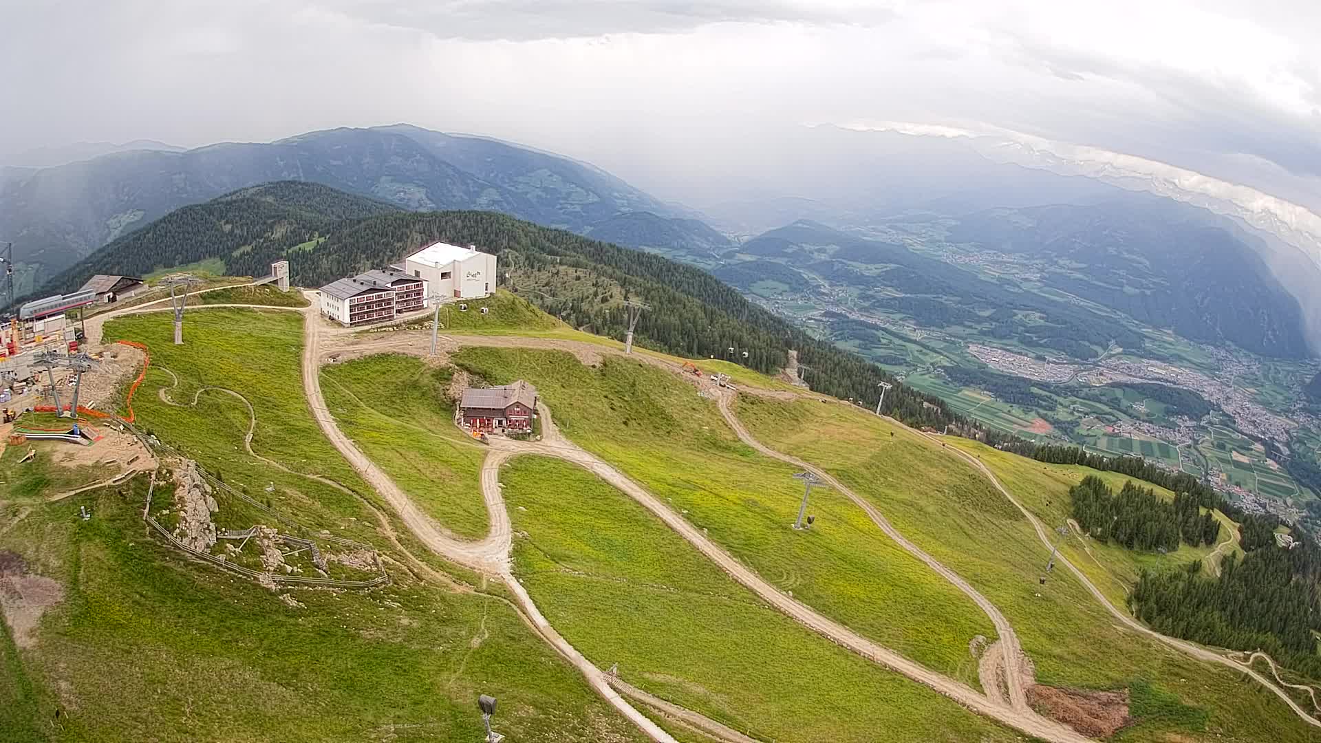 Stazione sciistica di Plan de Corones | vista su Brunico