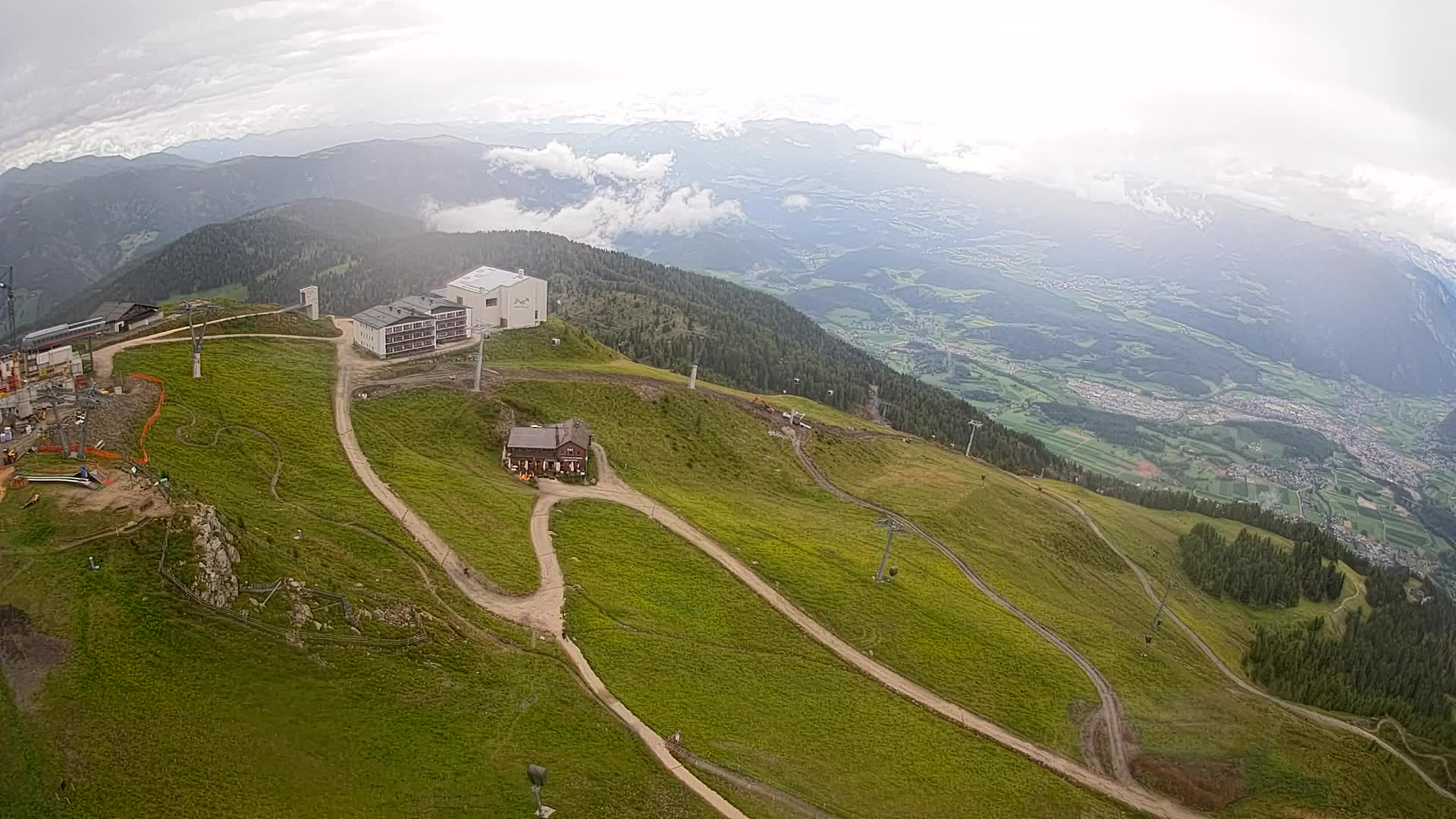 Cima estación de esquí Kronplatz | vista hacia Brunico