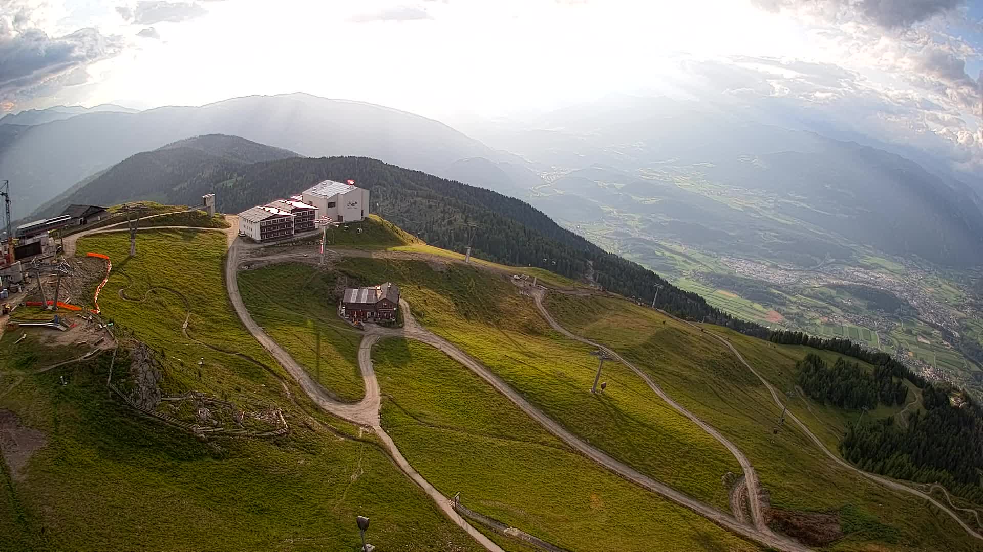 Cima estación de esquí Kronplatz | vista hacia Brunico