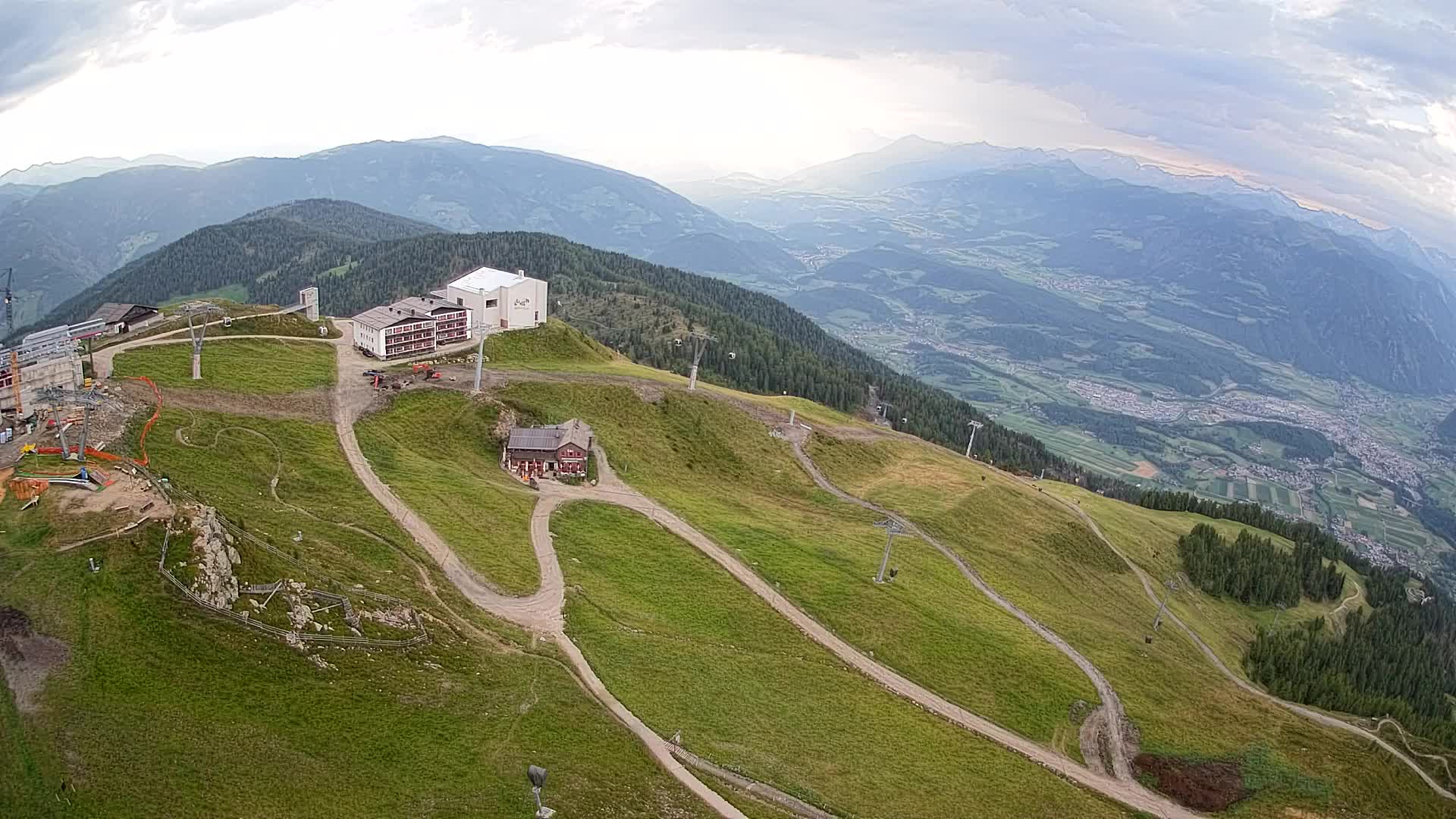 Skigebiet Kronplatz Gipfel | Blick auf Bruneck