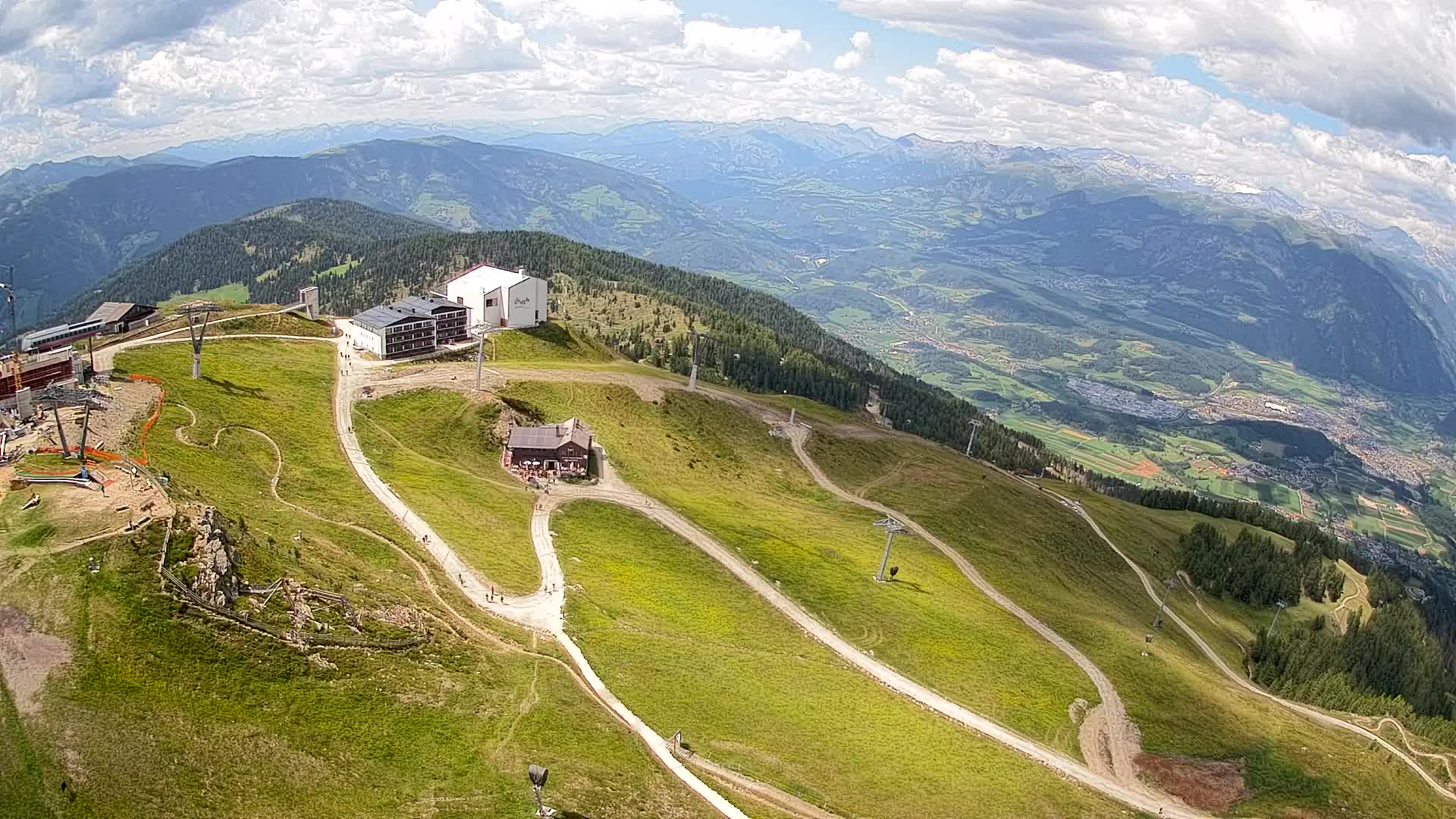 Cima estación de esquí Kronplatz | vista hacia Brunico