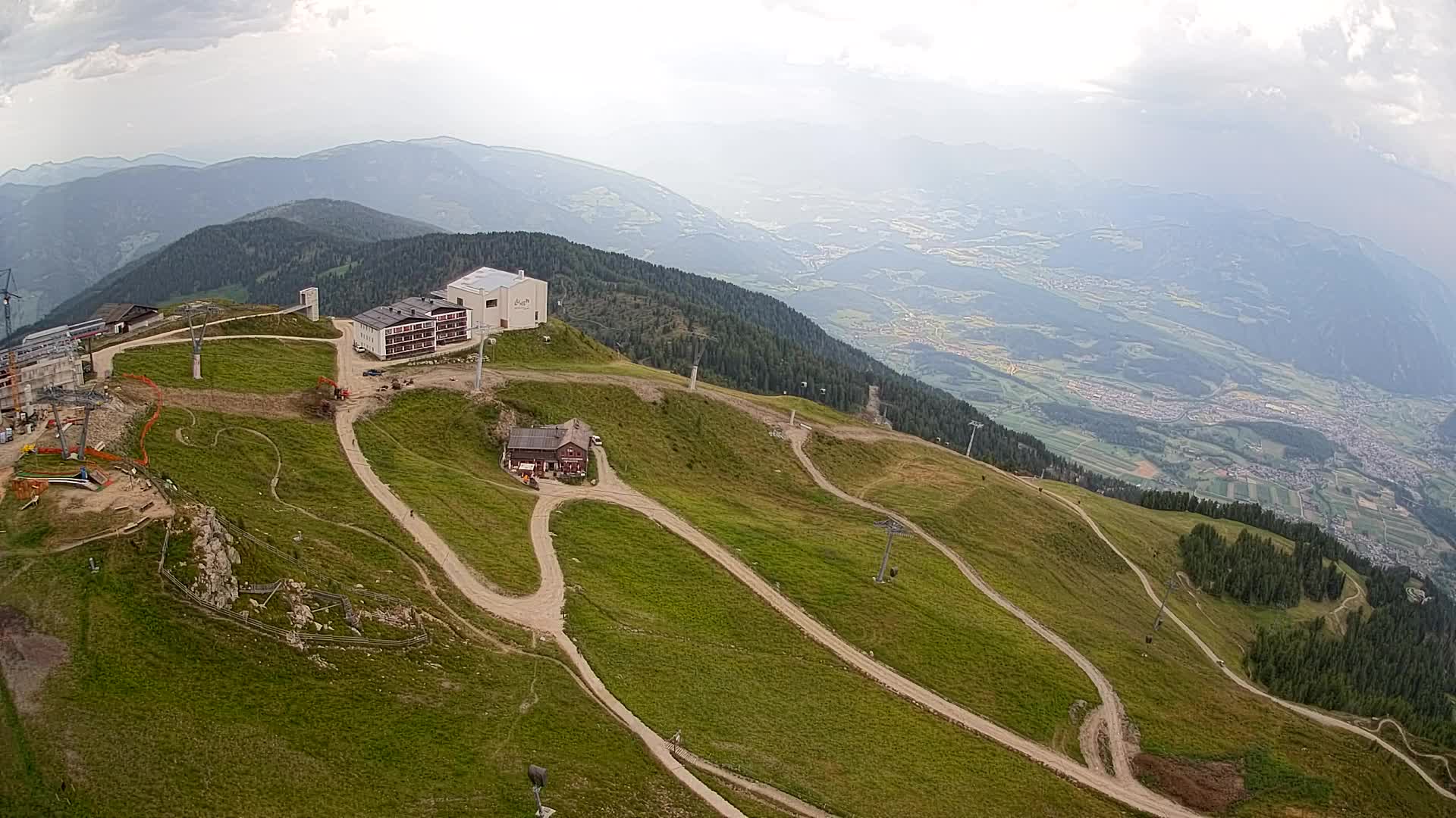 Cima estación de esquí Kronplatz | vista hacia Brunico