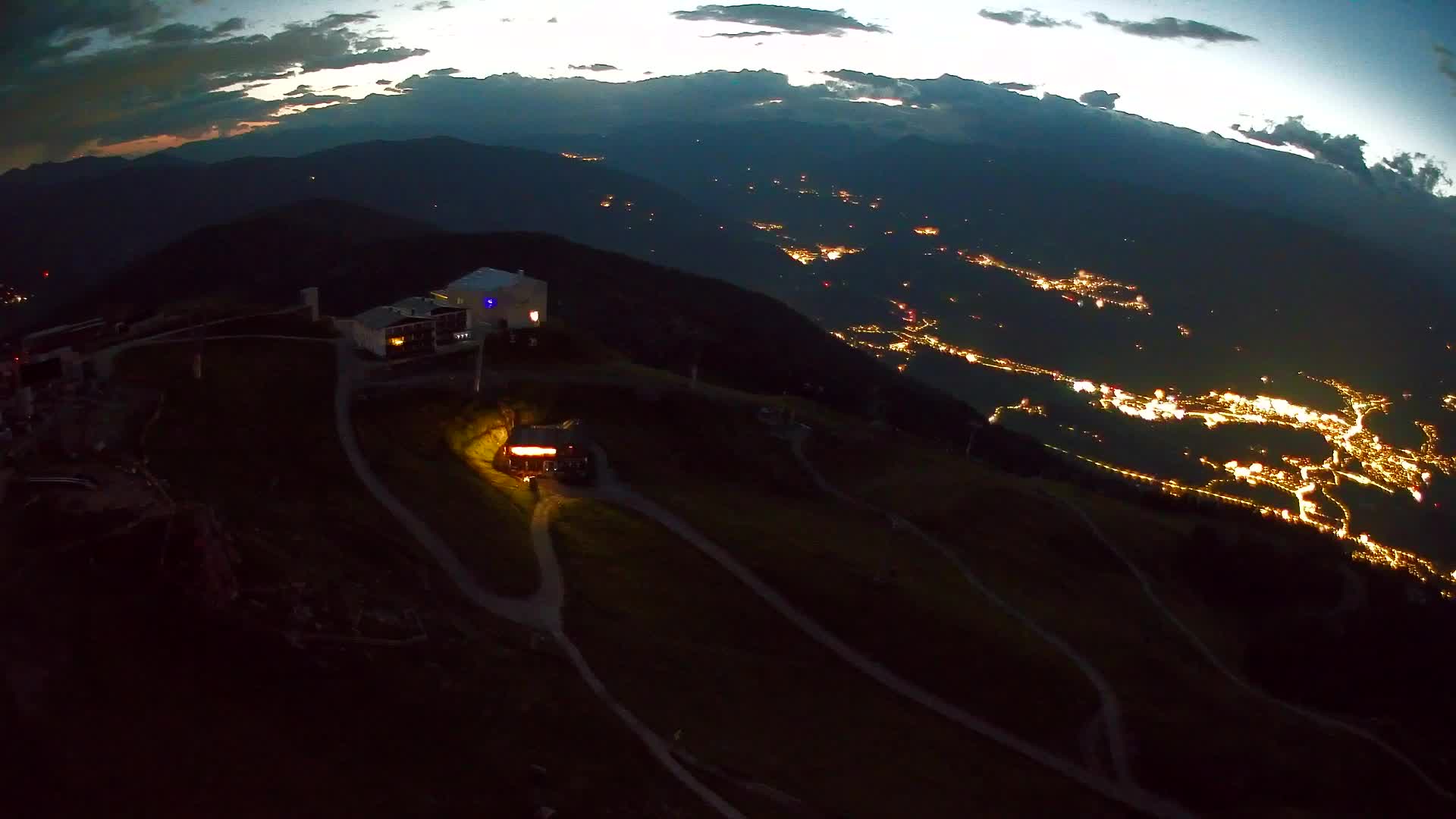 Cima estación de esquí Kronplatz | vista hacia Brunico