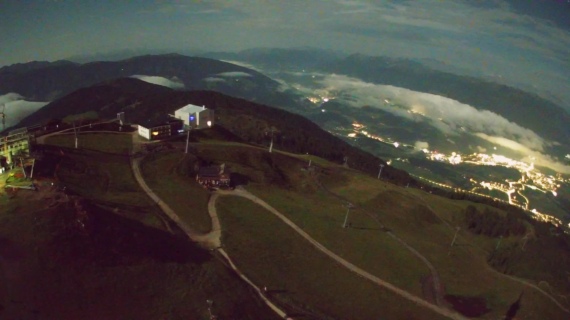 Cima estación de esquí Kronplatz | vista hacia Brunico
