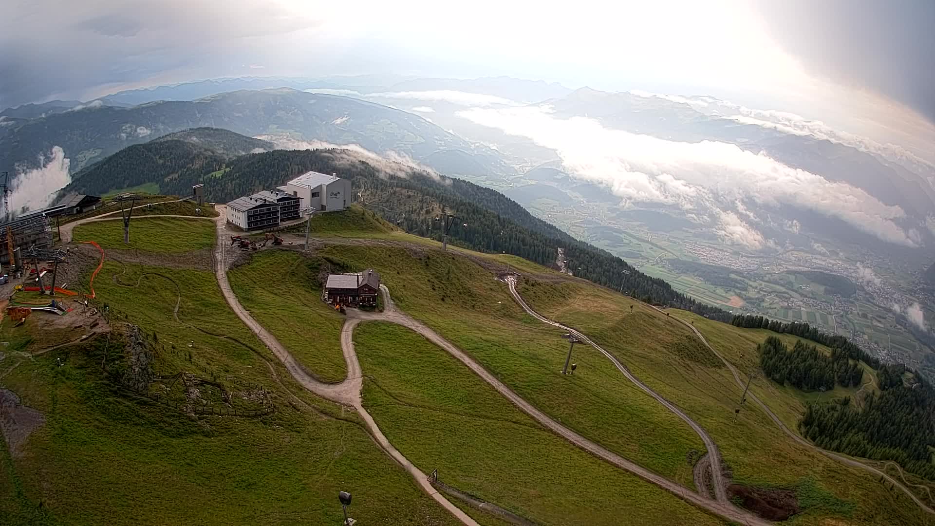 Cima estación de esquí Kronplatz | vista hacia Brunico