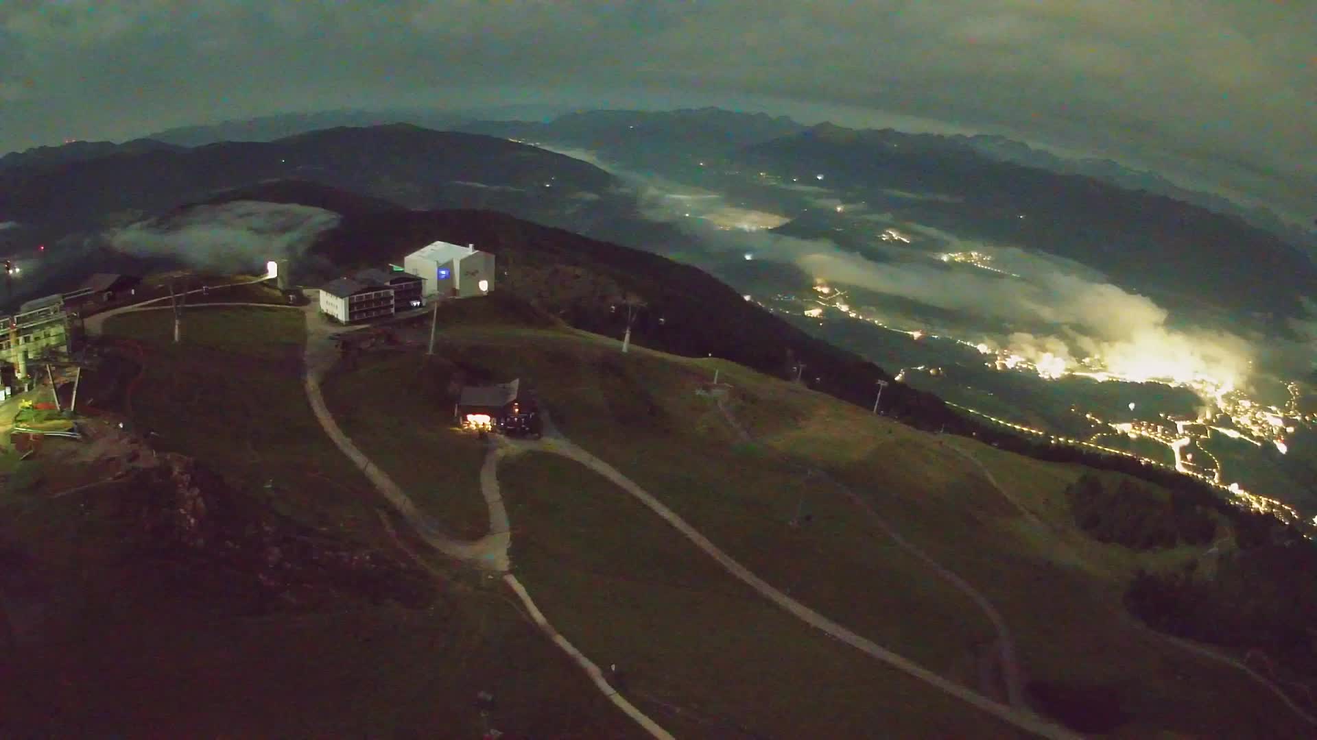 Cima estación de esquí Kronplatz | vista hacia Brunico