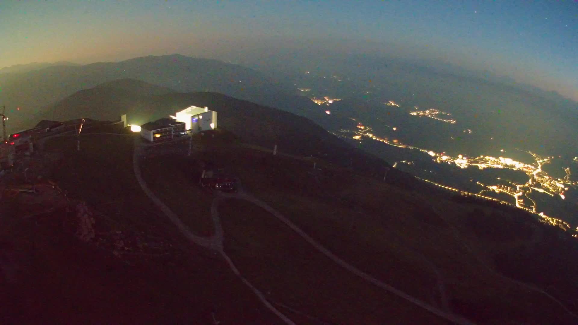 Cima estación de esquí Kronplatz | vista hacia Brunico