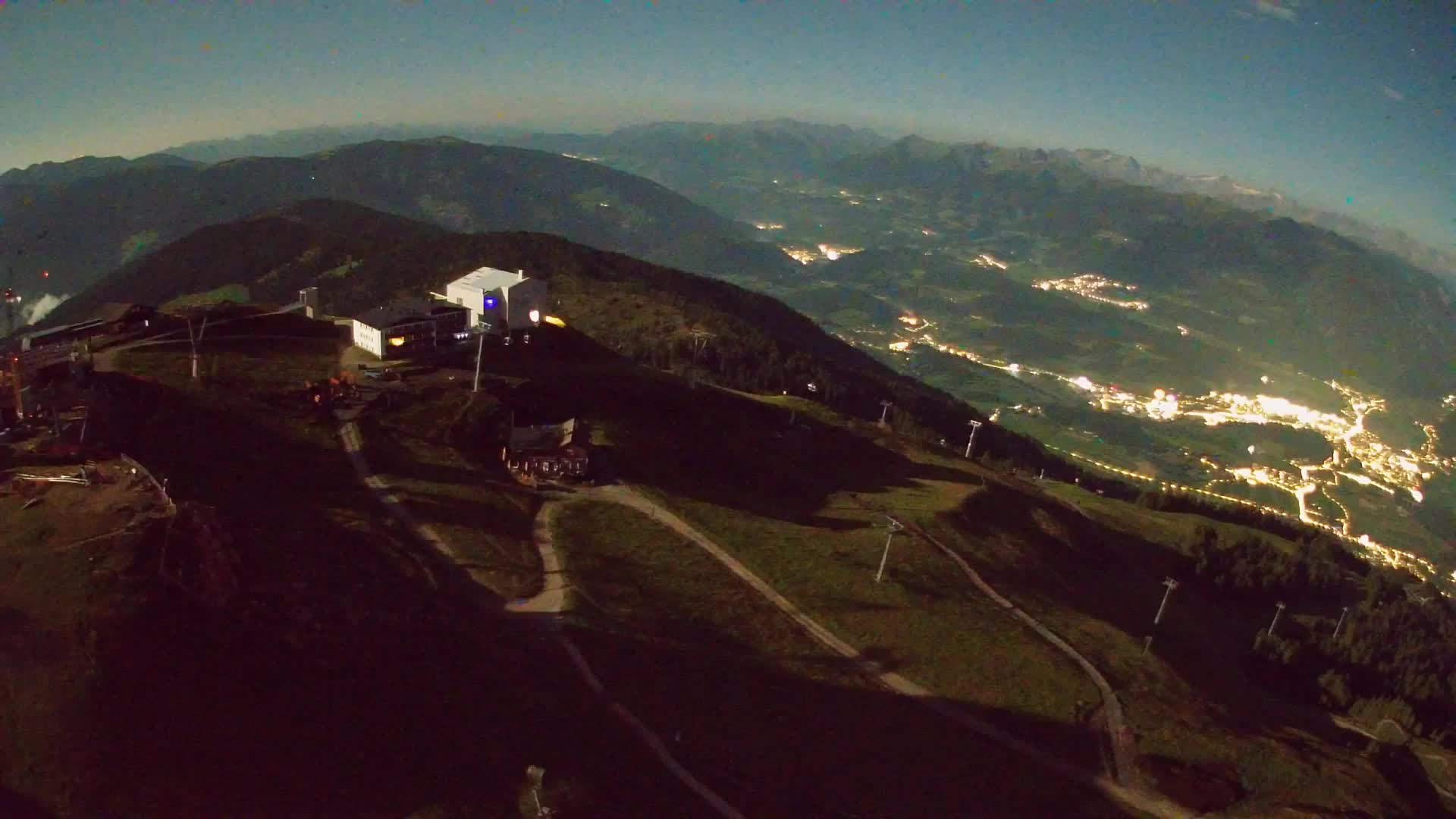 Cima estación de esquí Kronplatz | vista hacia Brunico