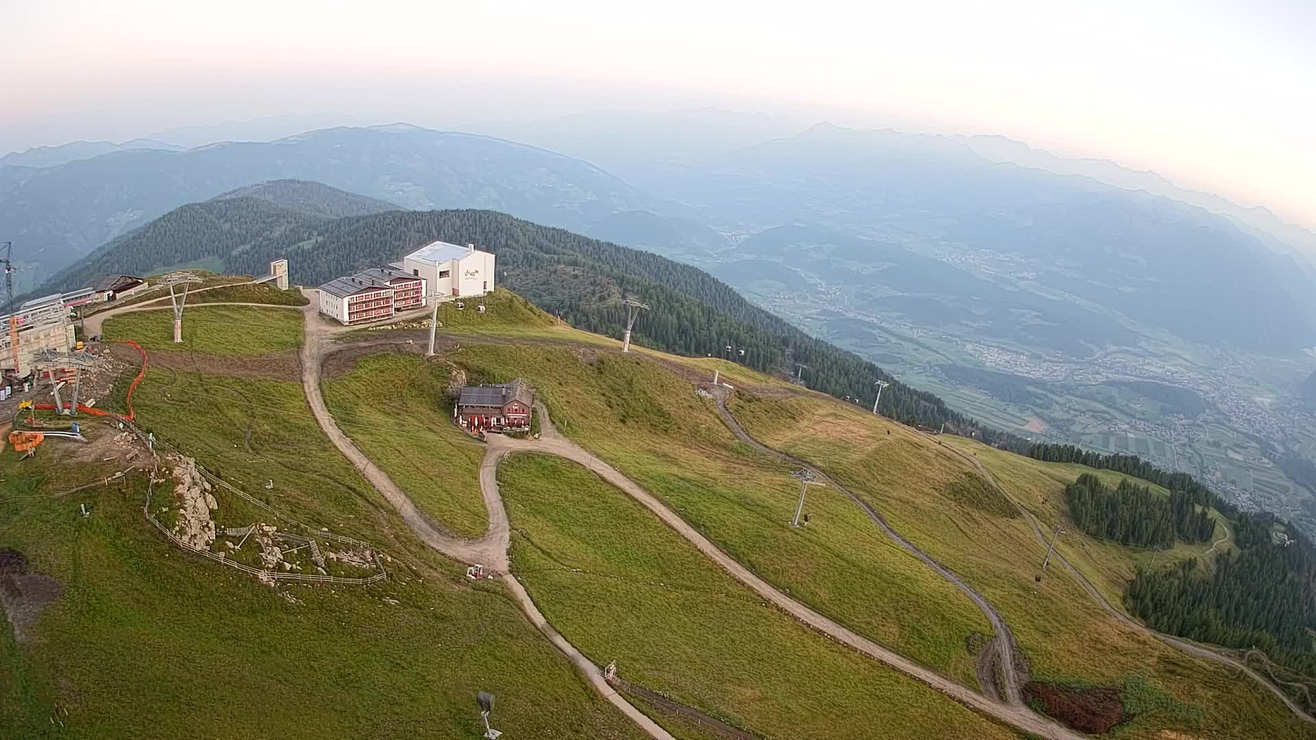 Skigebiet Kronplatz Gipfel | Blick auf Bruneck