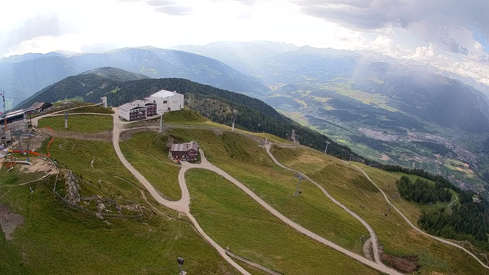 Cima estación de esquí Kronplatz | vista hacia Brunico