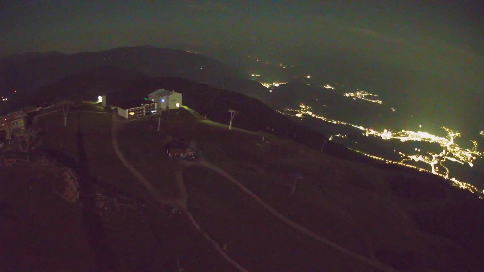 Cima estación de esquí Kronplatz | vista hacia Brunico