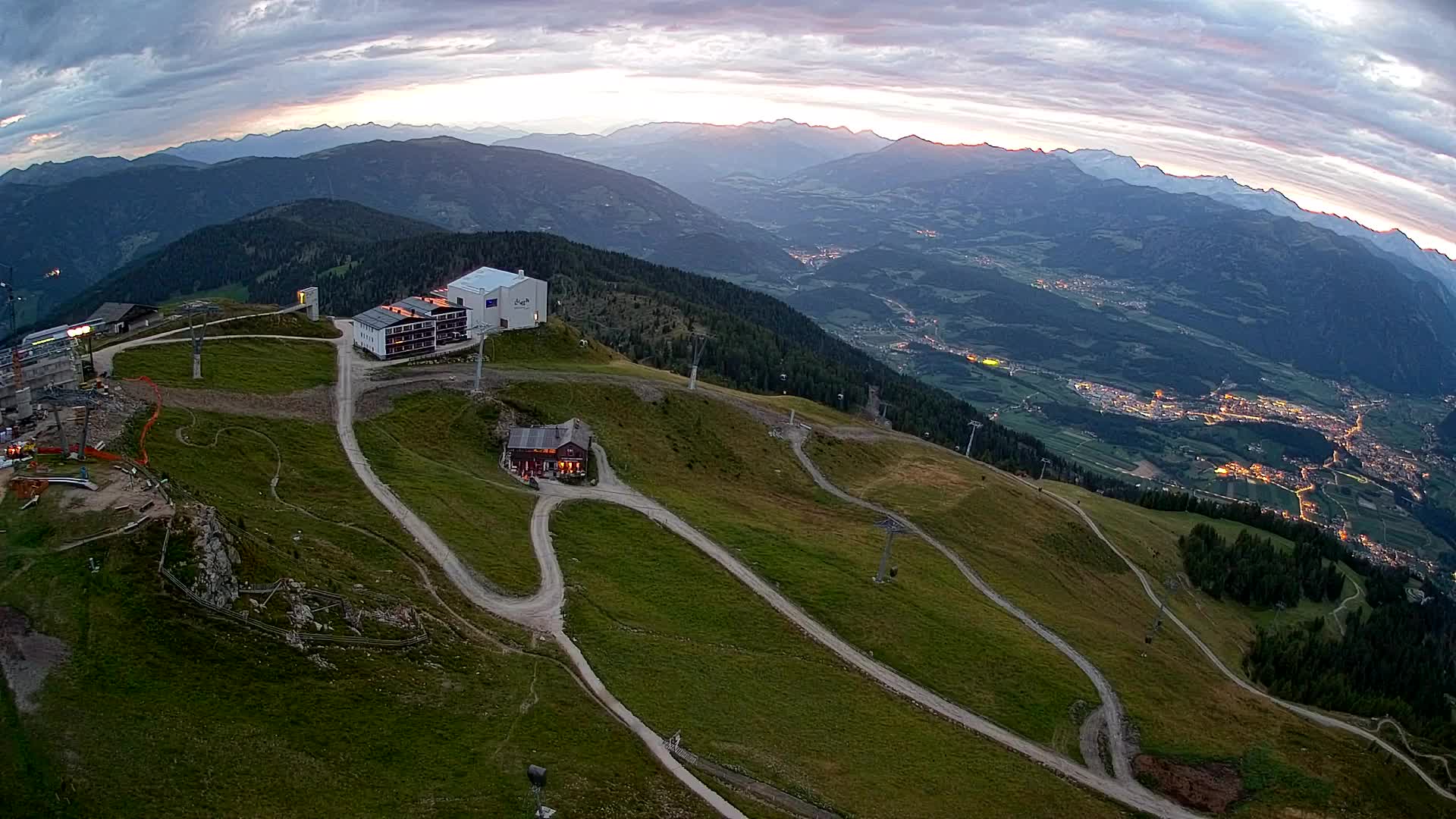 Cima estación de esquí Kronplatz | vista hacia Brunico