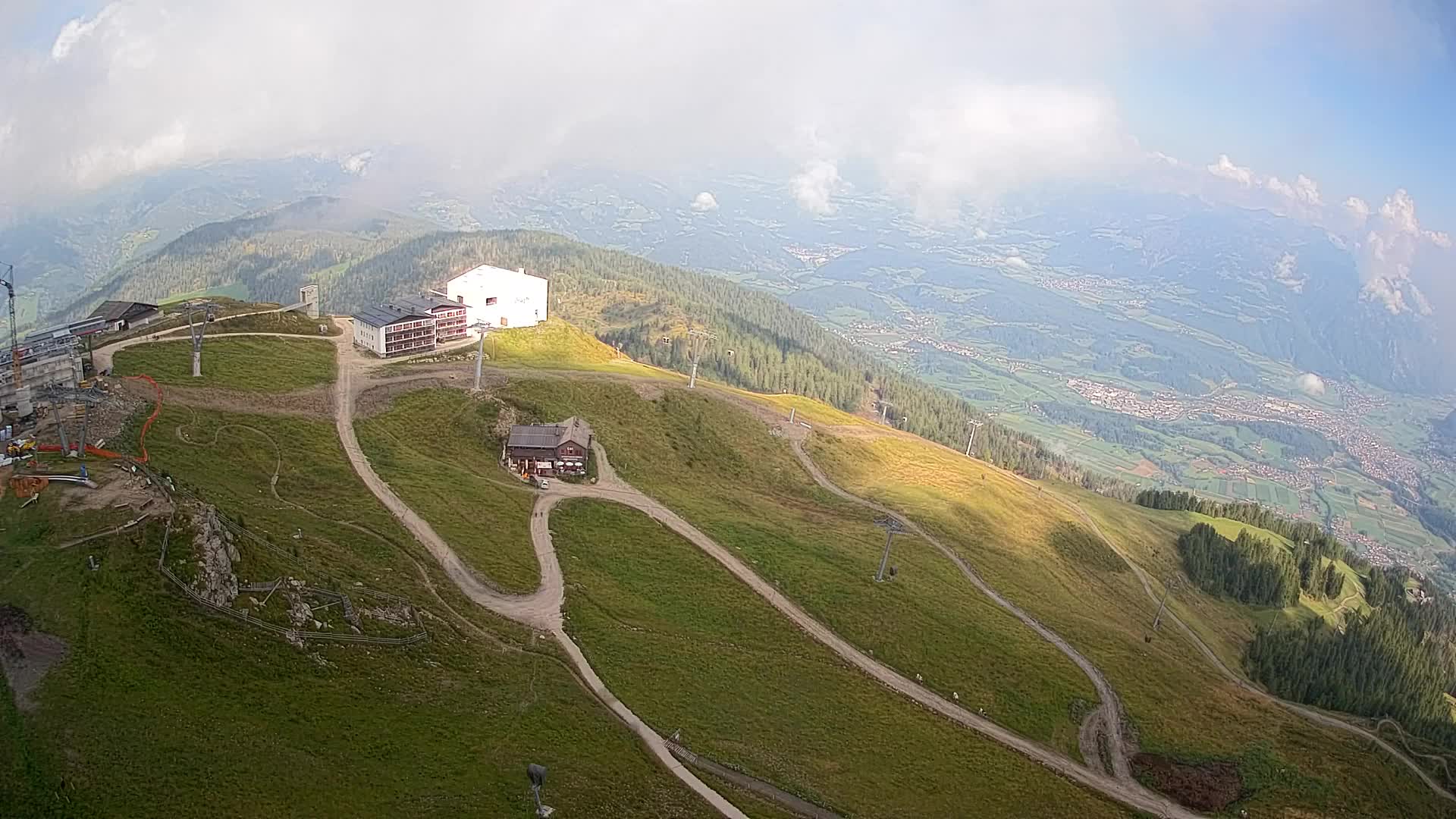Cima estación de esquí Kronplatz | vista hacia Brunico