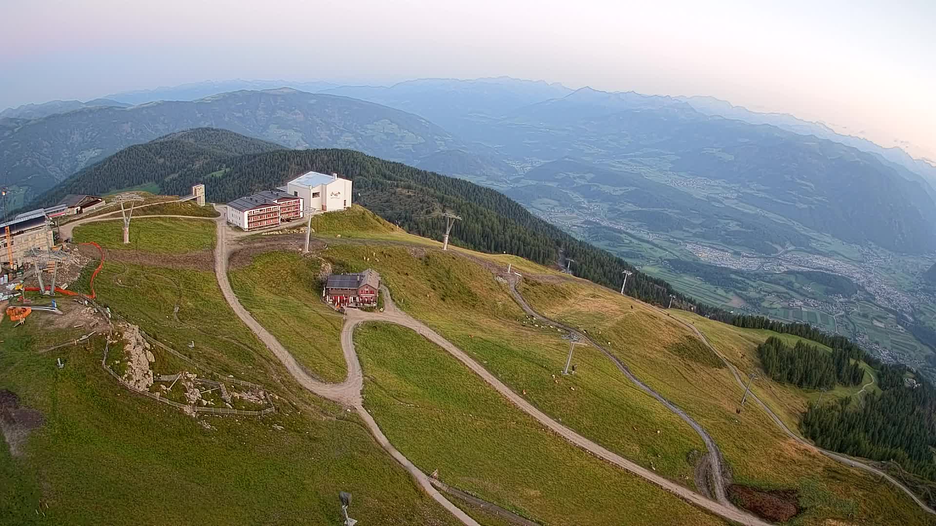 Skigebiet Kronplatz Gipfel | Blick auf Bruneck