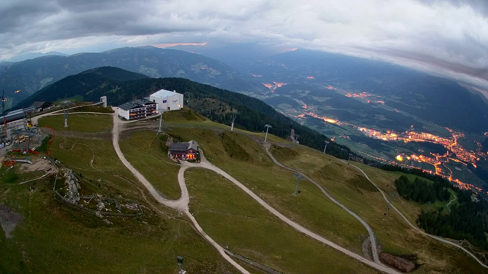Stazione sciistica di Plan de Corones | vista su Brunico