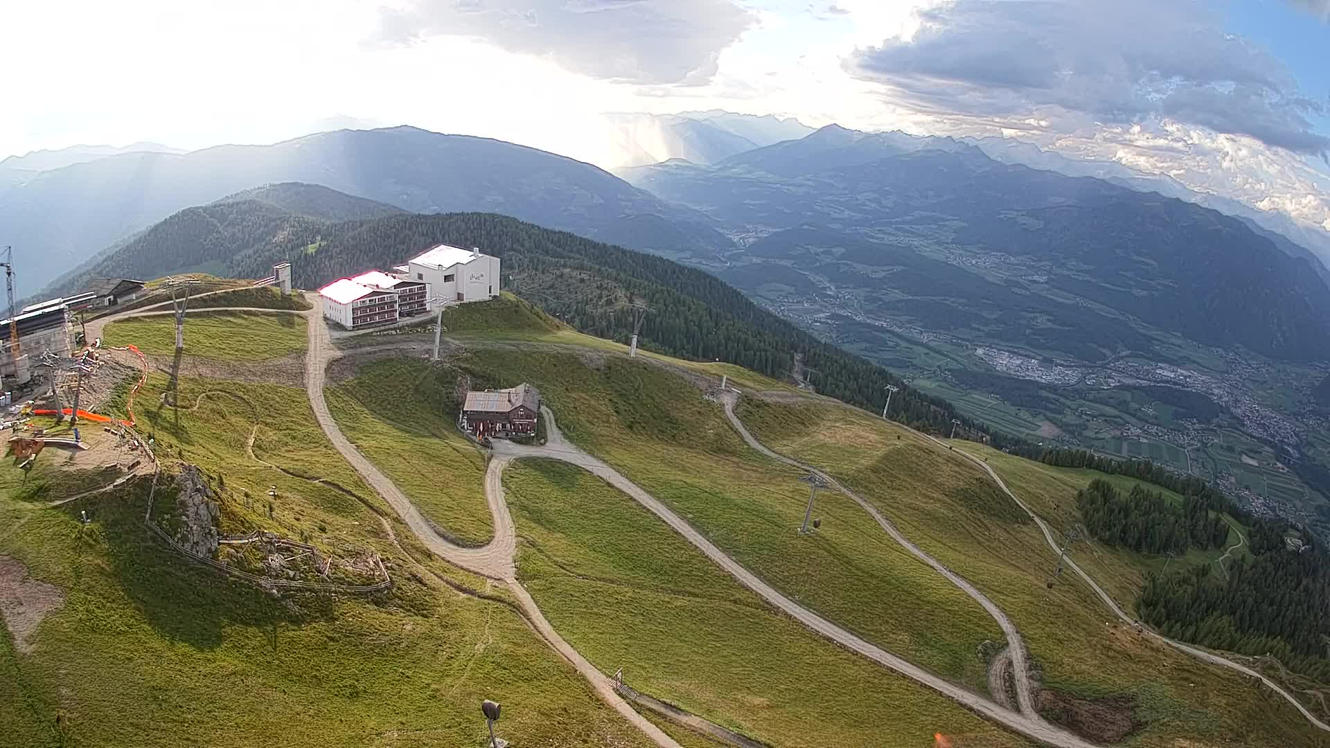 Cima estación de esquí Kronplatz | vista hacia Brunico