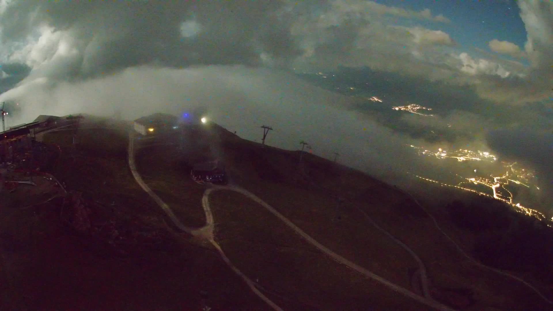 Cima estación de esquí Kronplatz | vista hacia Brunico