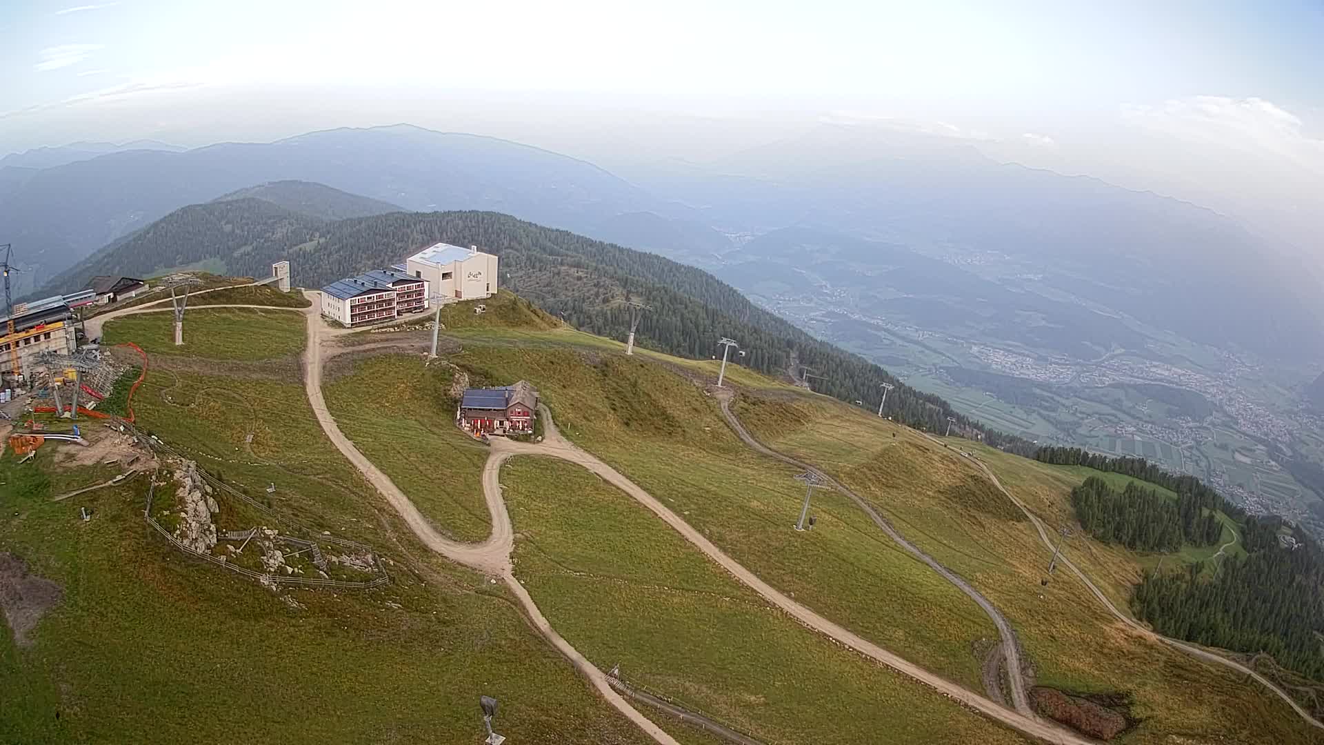 Cima estación de esquí Kronplatz | vista hacia Brunico