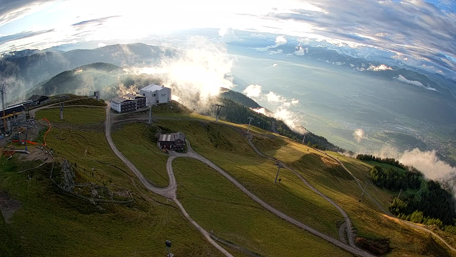 Cima estación de esquí Kronplatz | vista hacia Brunico
