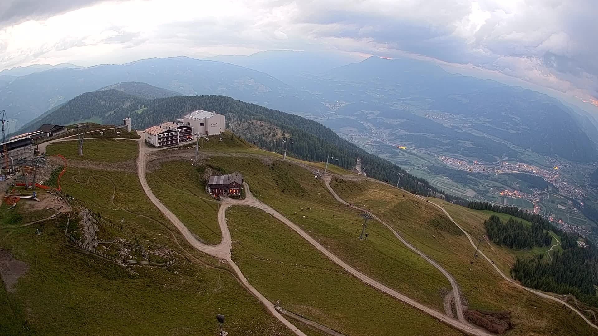 Skigebiet Kronplatz Gipfel | Blick auf Bruneck
