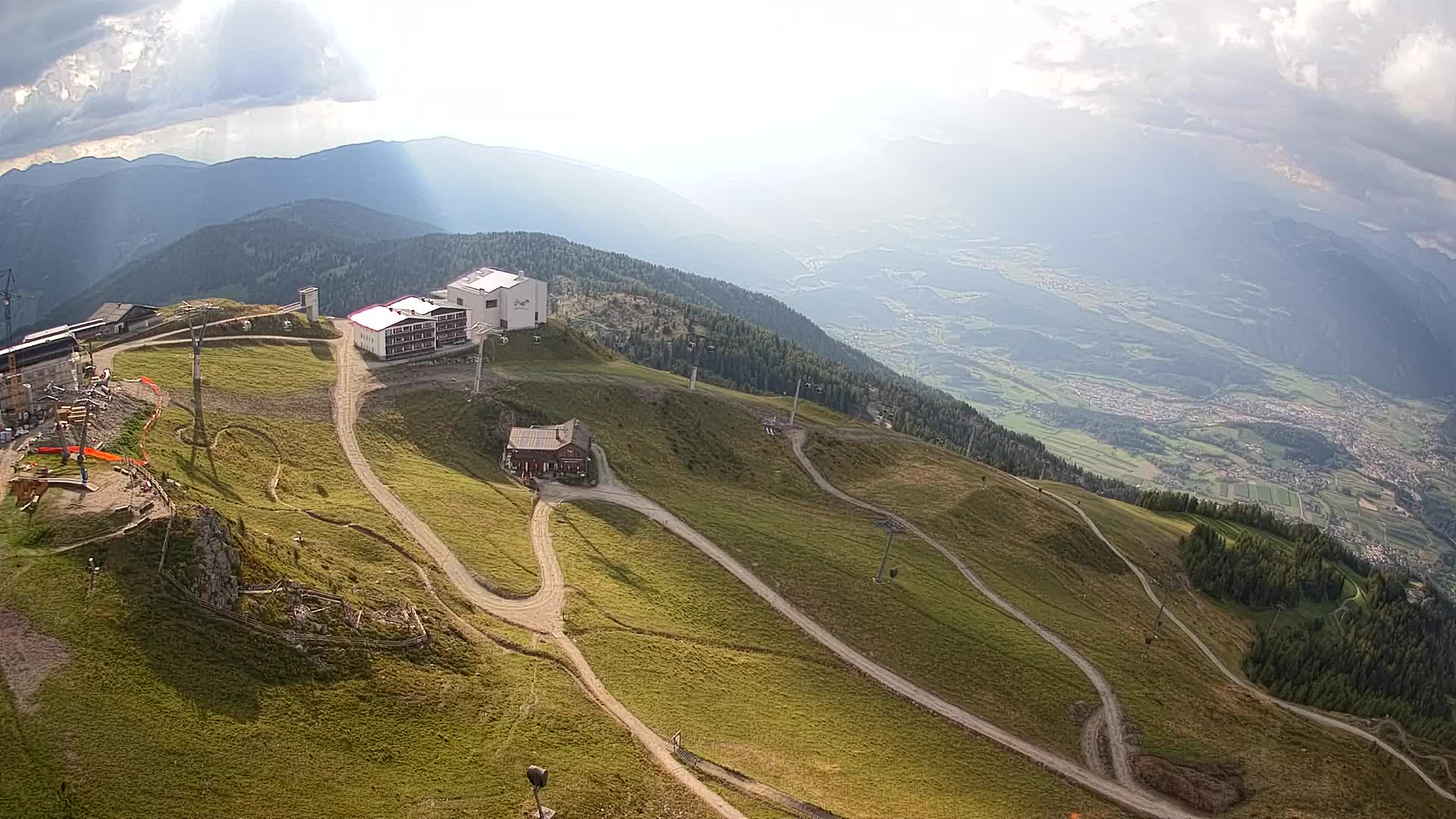 Cima estación de esquí Kronplatz | vista hacia Brunico