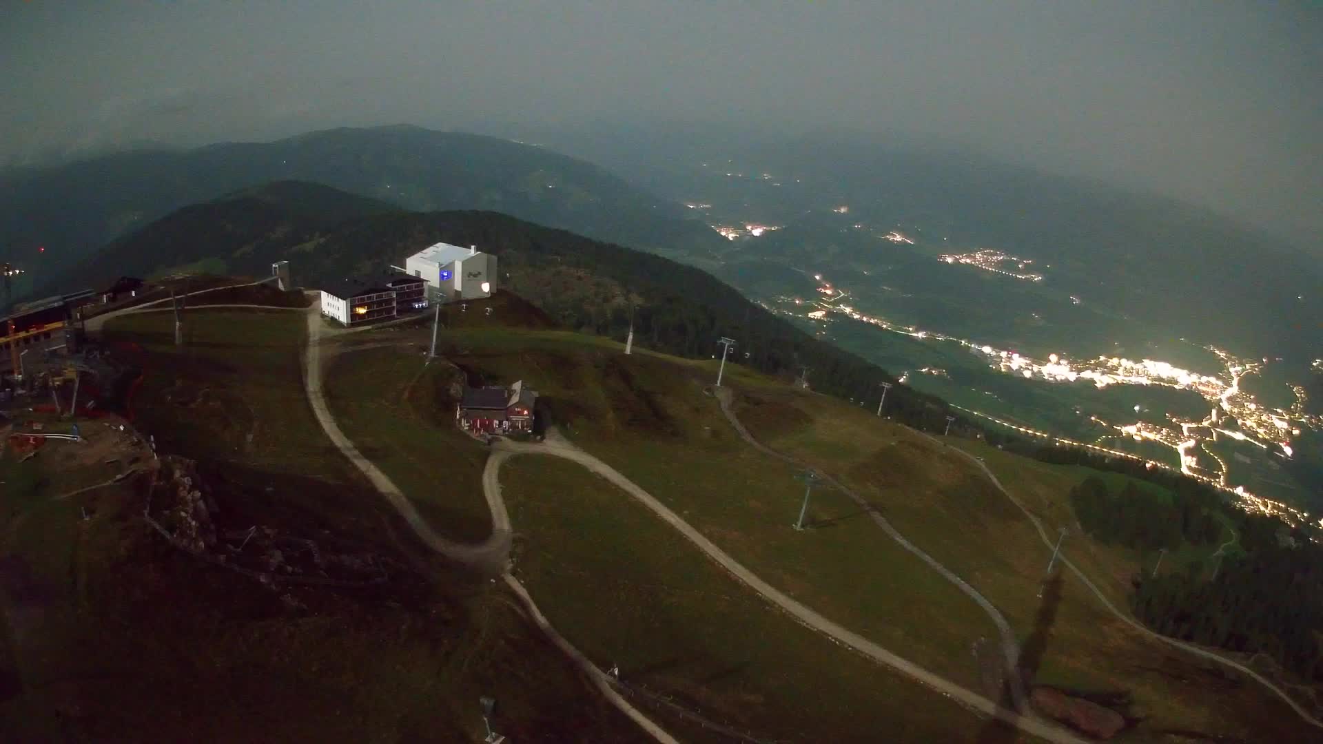 Cima estación de esquí Kronplatz | vista hacia Brunico