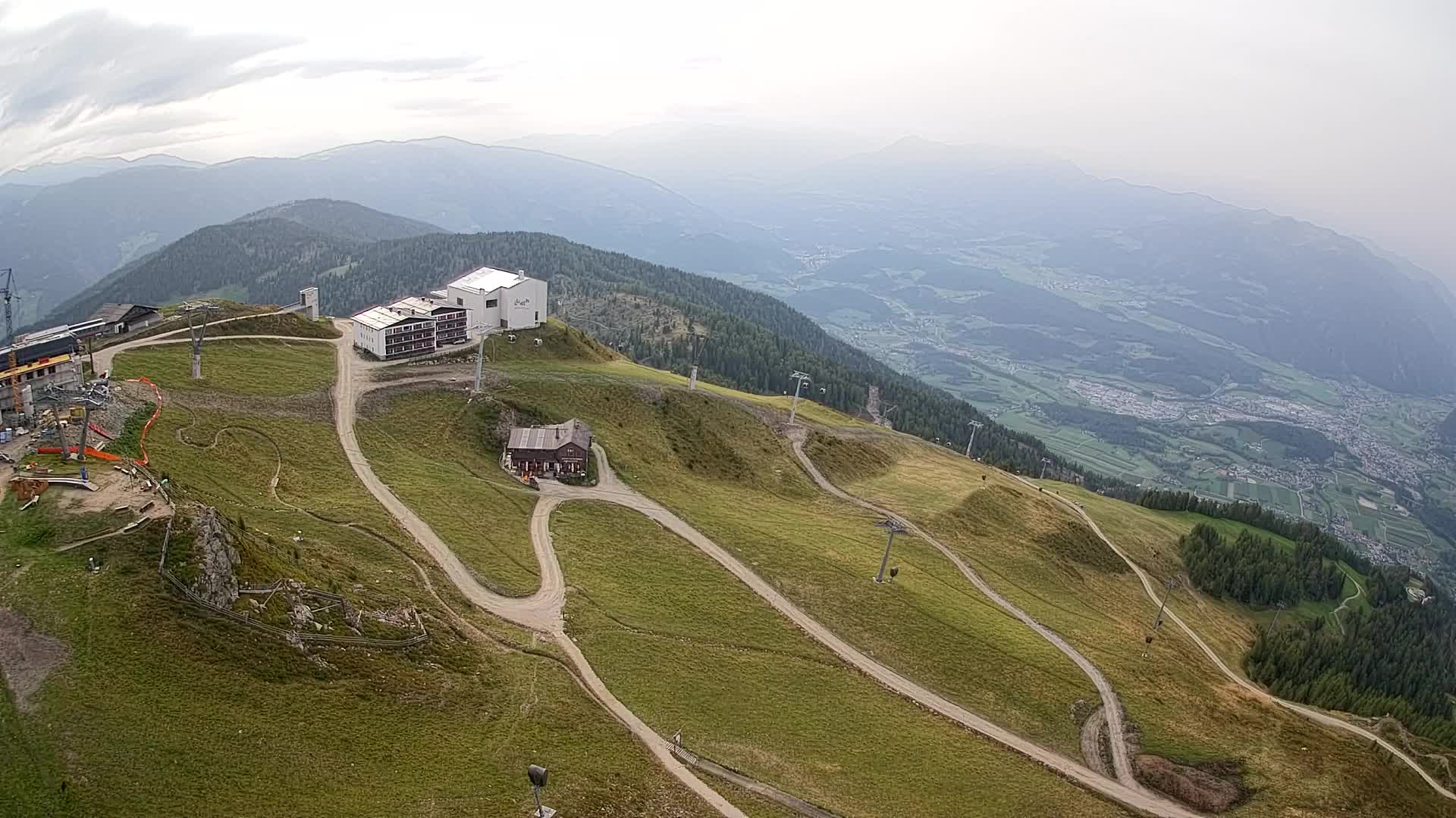 Cima estación de esquí Kronplatz | vista hacia Brunico