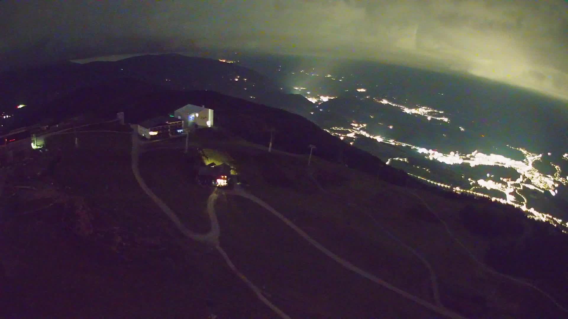 Cima estación de esquí Kronplatz | vista hacia Brunico