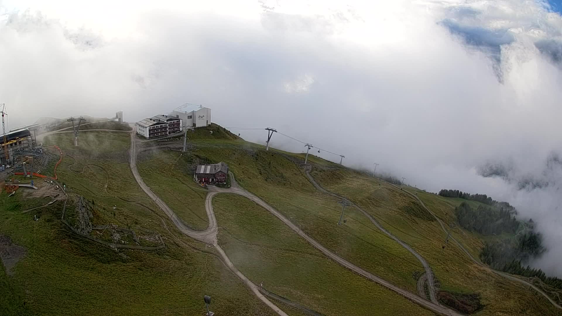 Cima estación de esquí Kronplatz | vista hacia Brunico