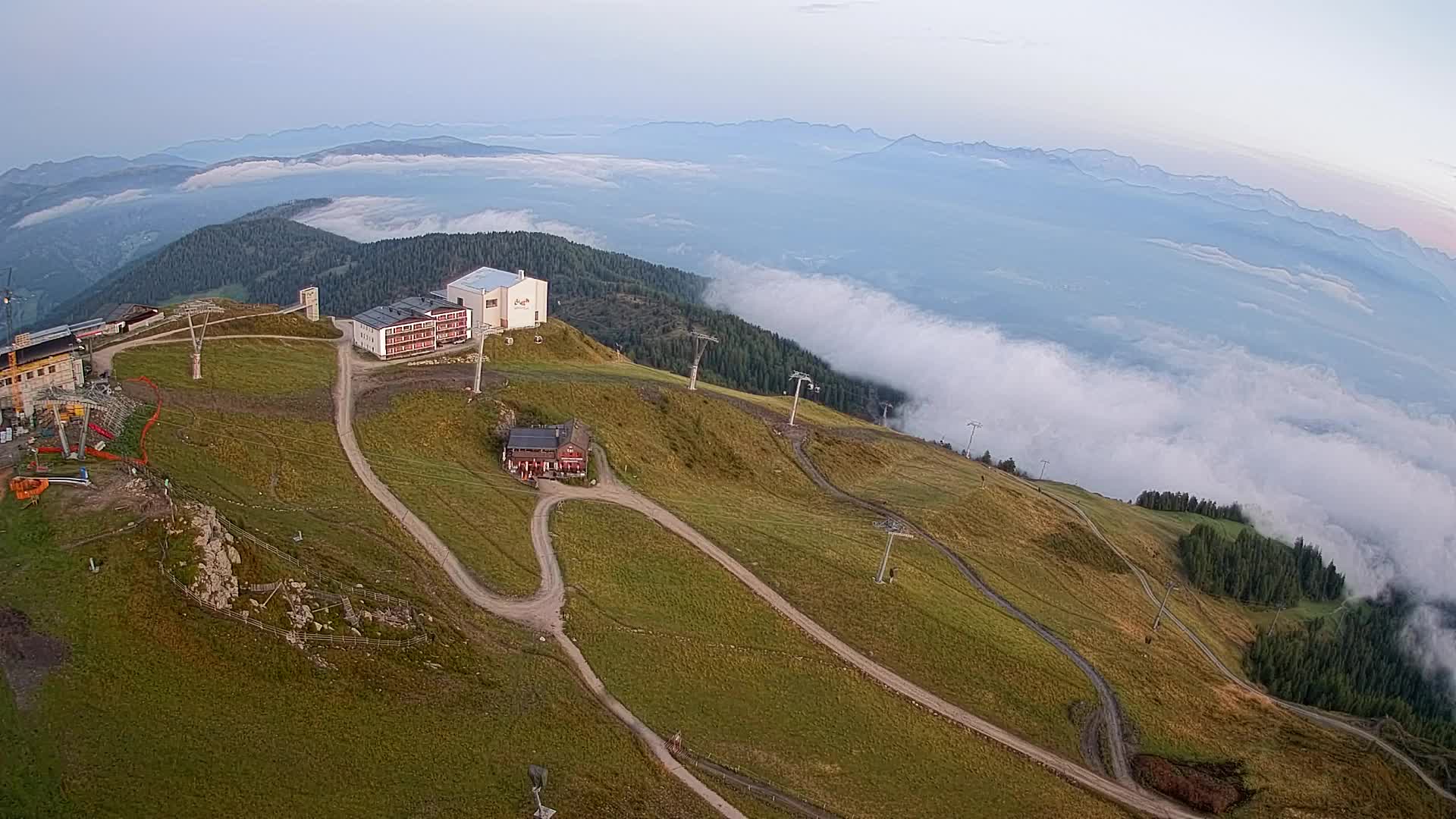 Cima estación de esquí Kronplatz | vista hacia Brunico