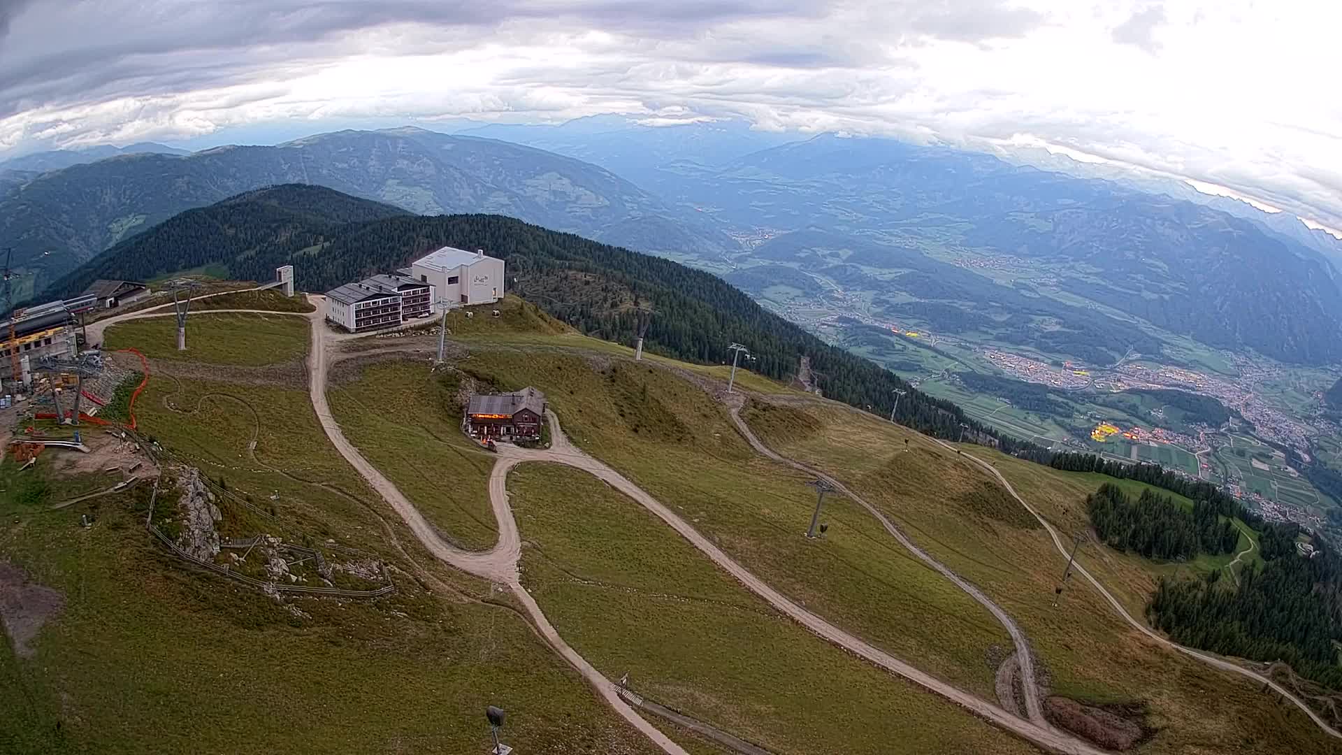 Stazione sciistica di Plan de Corones | vista su Brunico