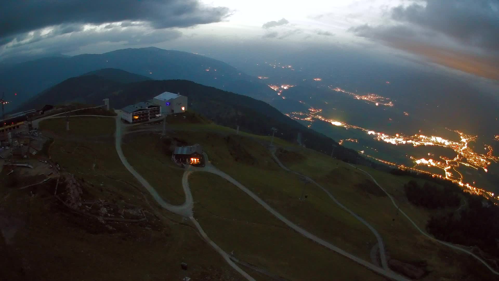 Cima estación de esquí Kronplatz | vista hacia Brunico