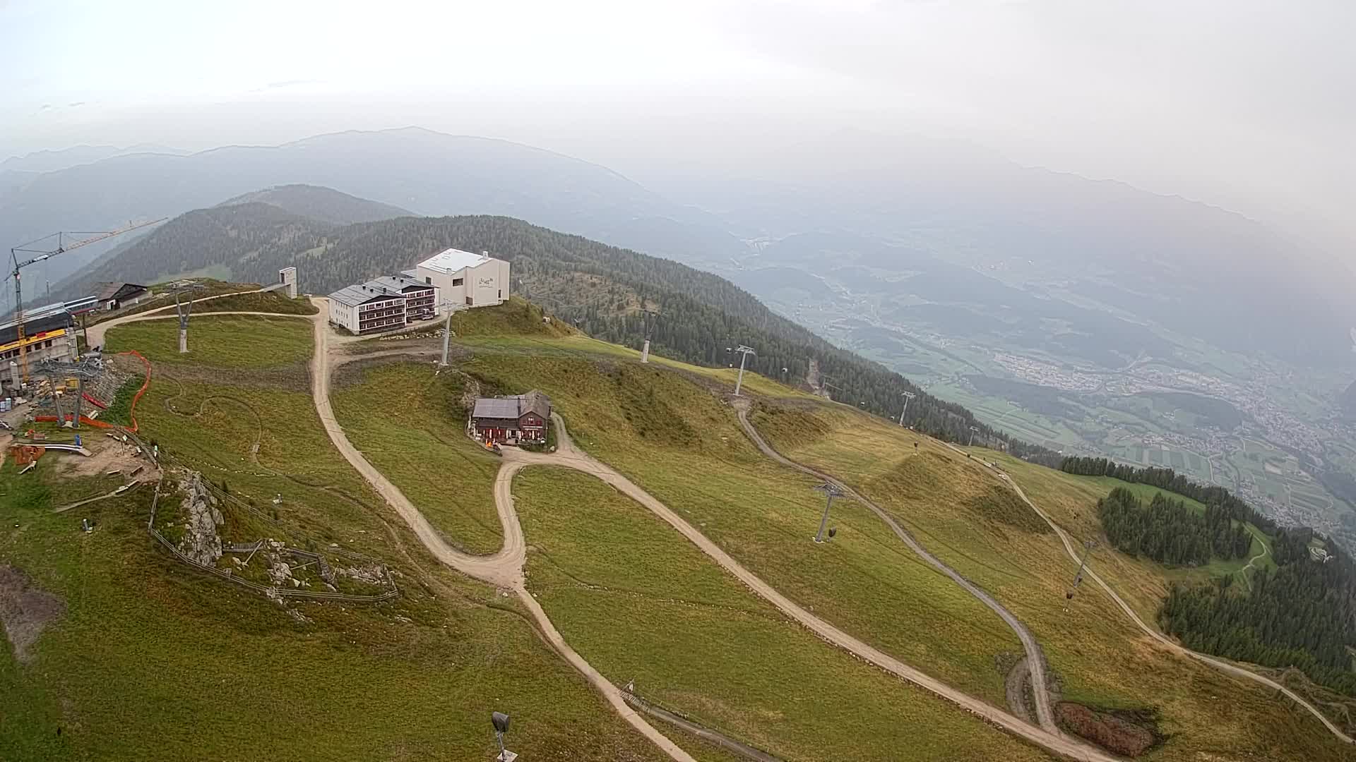 Cima estación de esquí Kronplatz | vista hacia Brunico