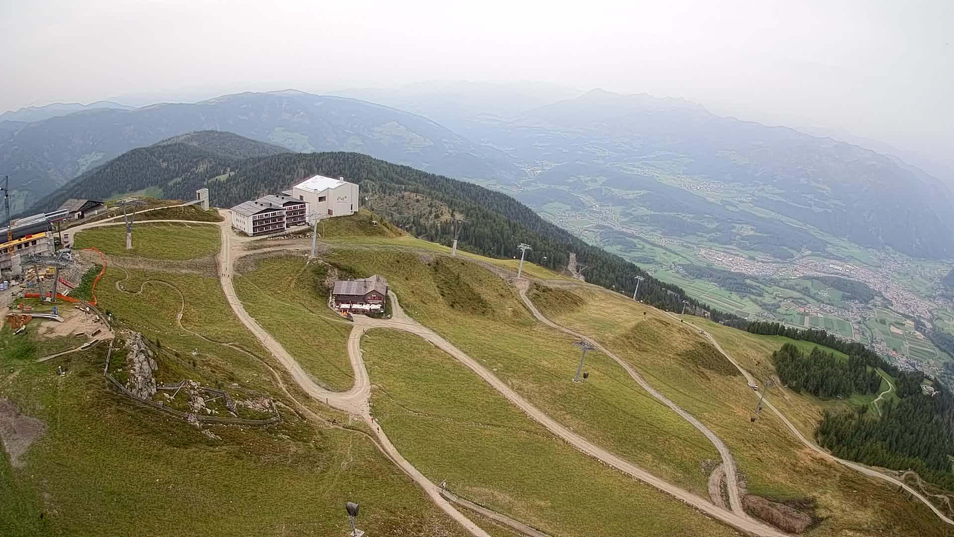 Cima estación de esquí Kronplatz | vista hacia Brunico