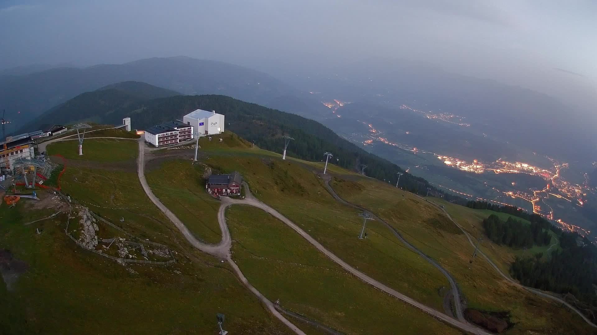 Cima estación de esquí Kronplatz | vista hacia Brunico
