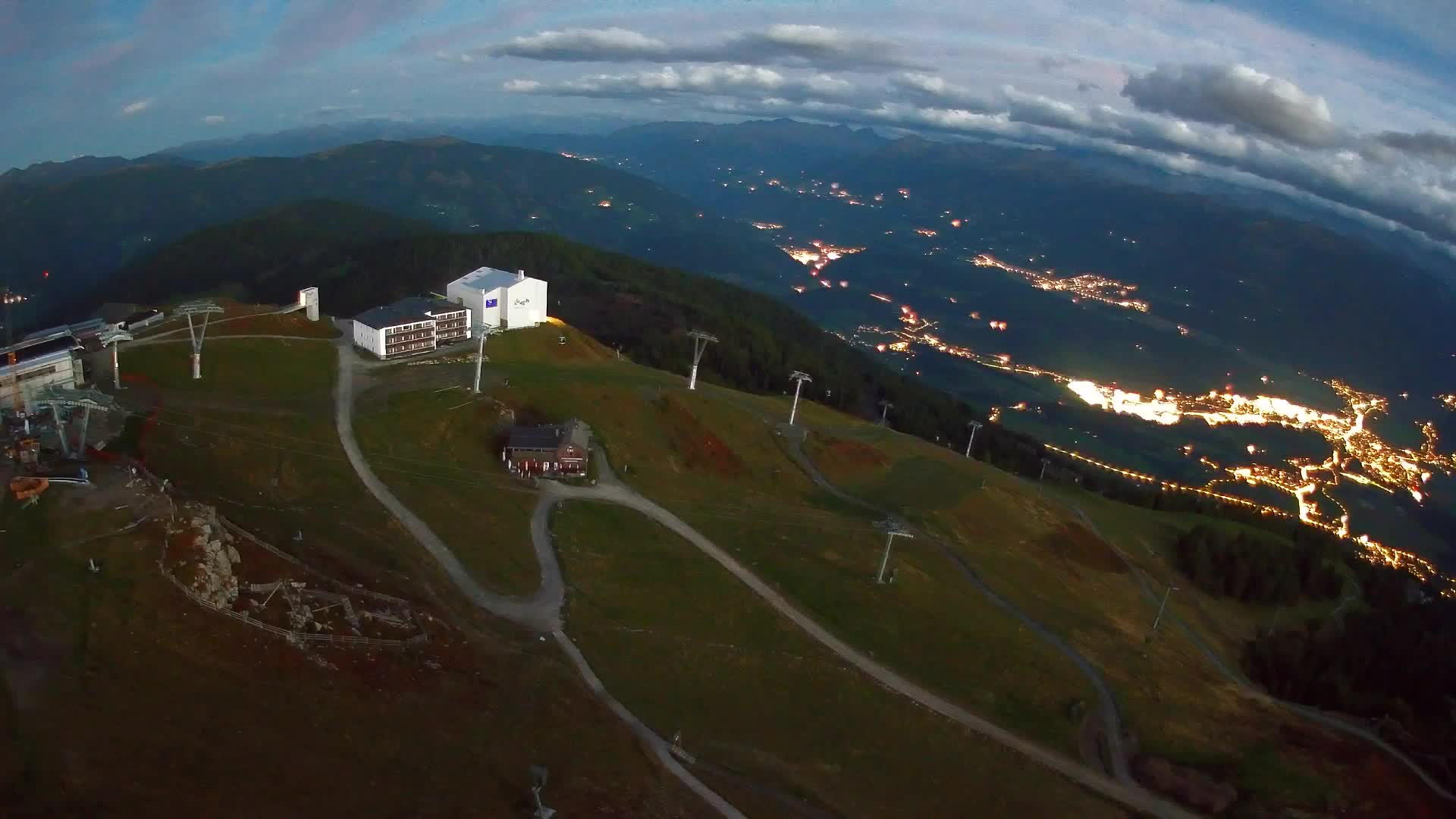Cima estación de esquí Kronplatz | vista hacia Brunico