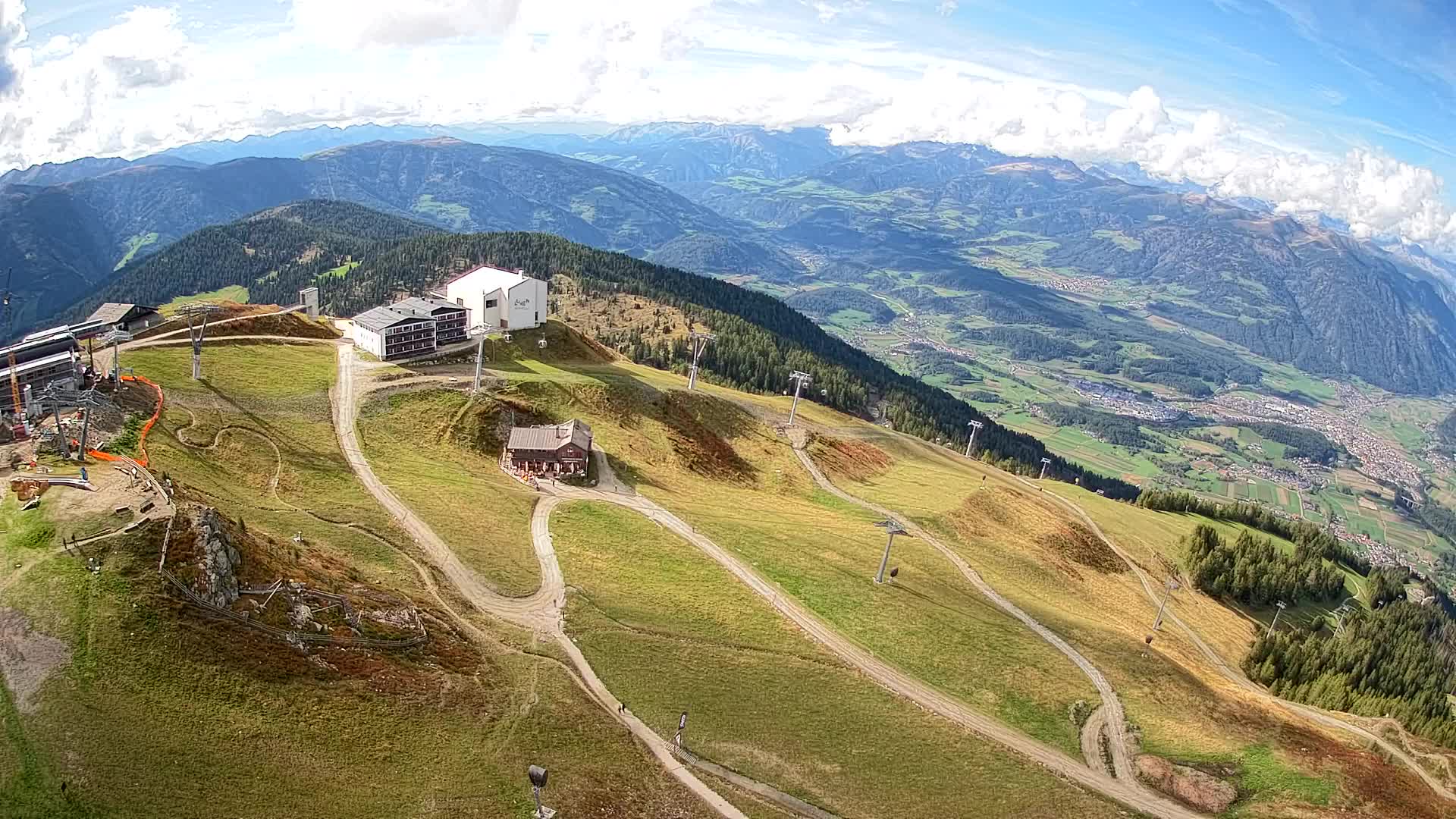 Cima estación de esquí Kronplatz | vista hacia Brunico
